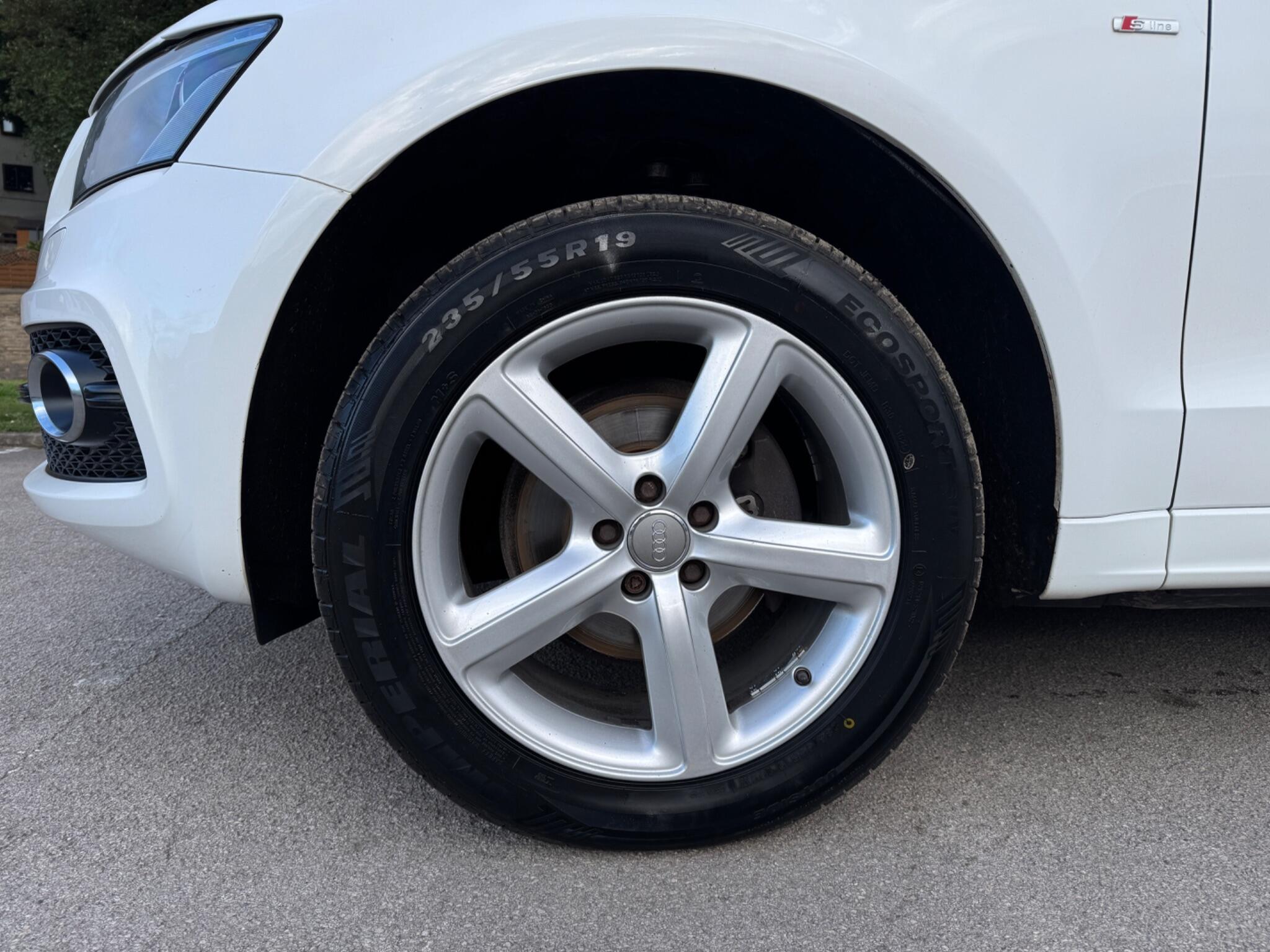 Audi Q5 view 32