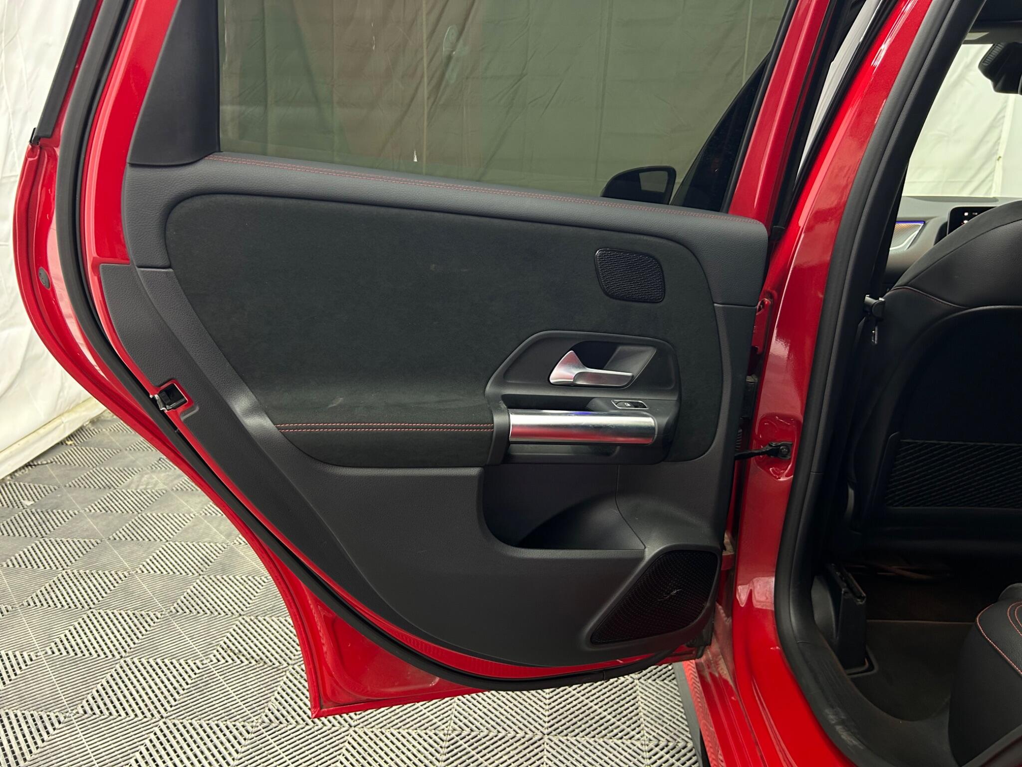Mercedes-Benz B Class view 34