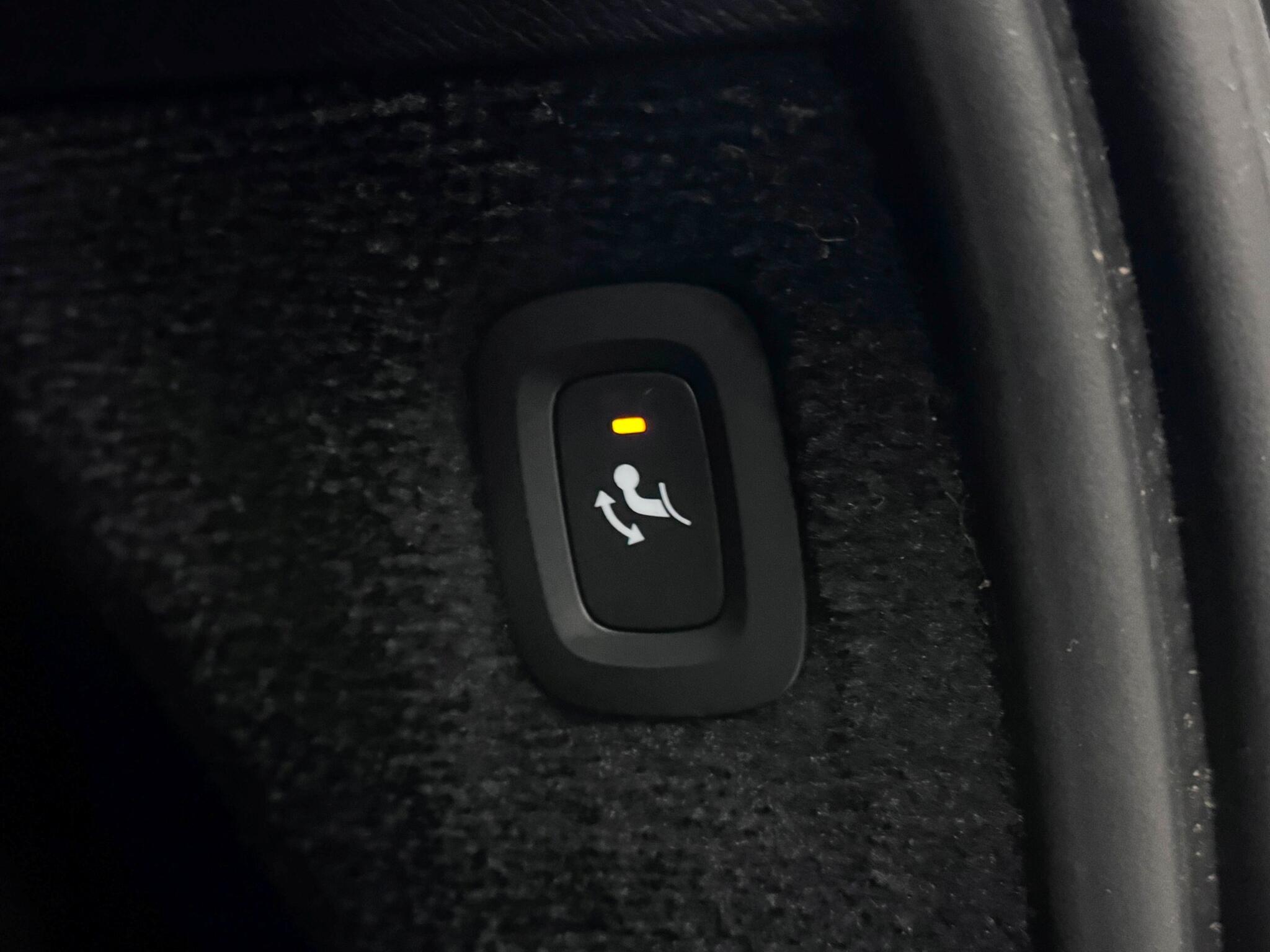 Volvo XC90 view 9