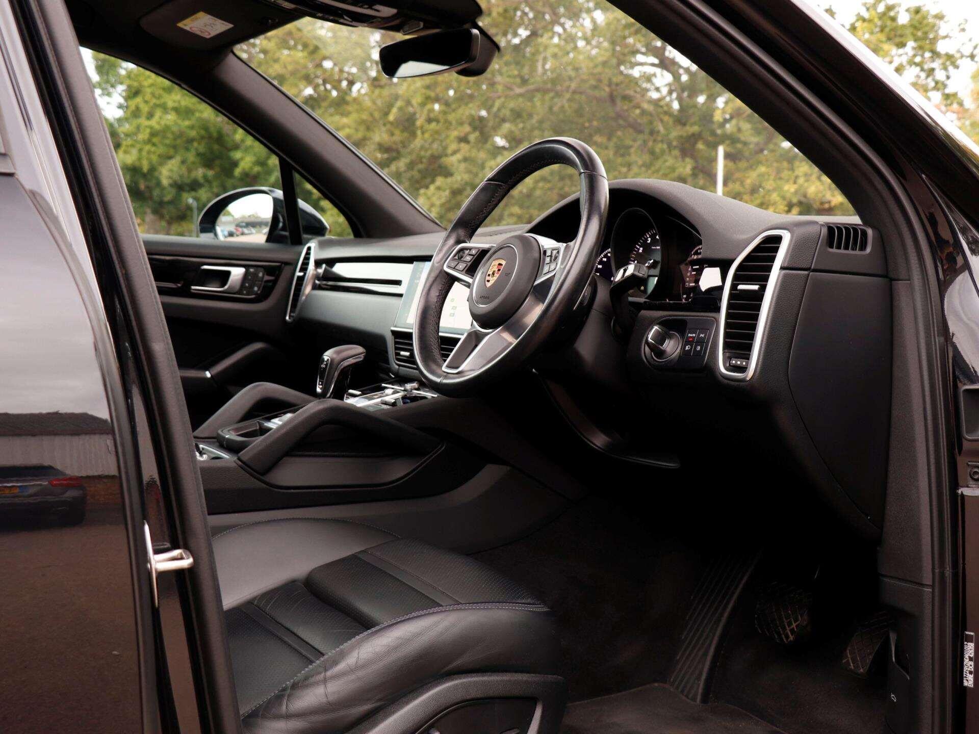 Porsche Cayenne view 11
