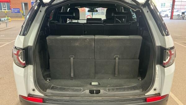Land Rover Discovery Sport view 13
