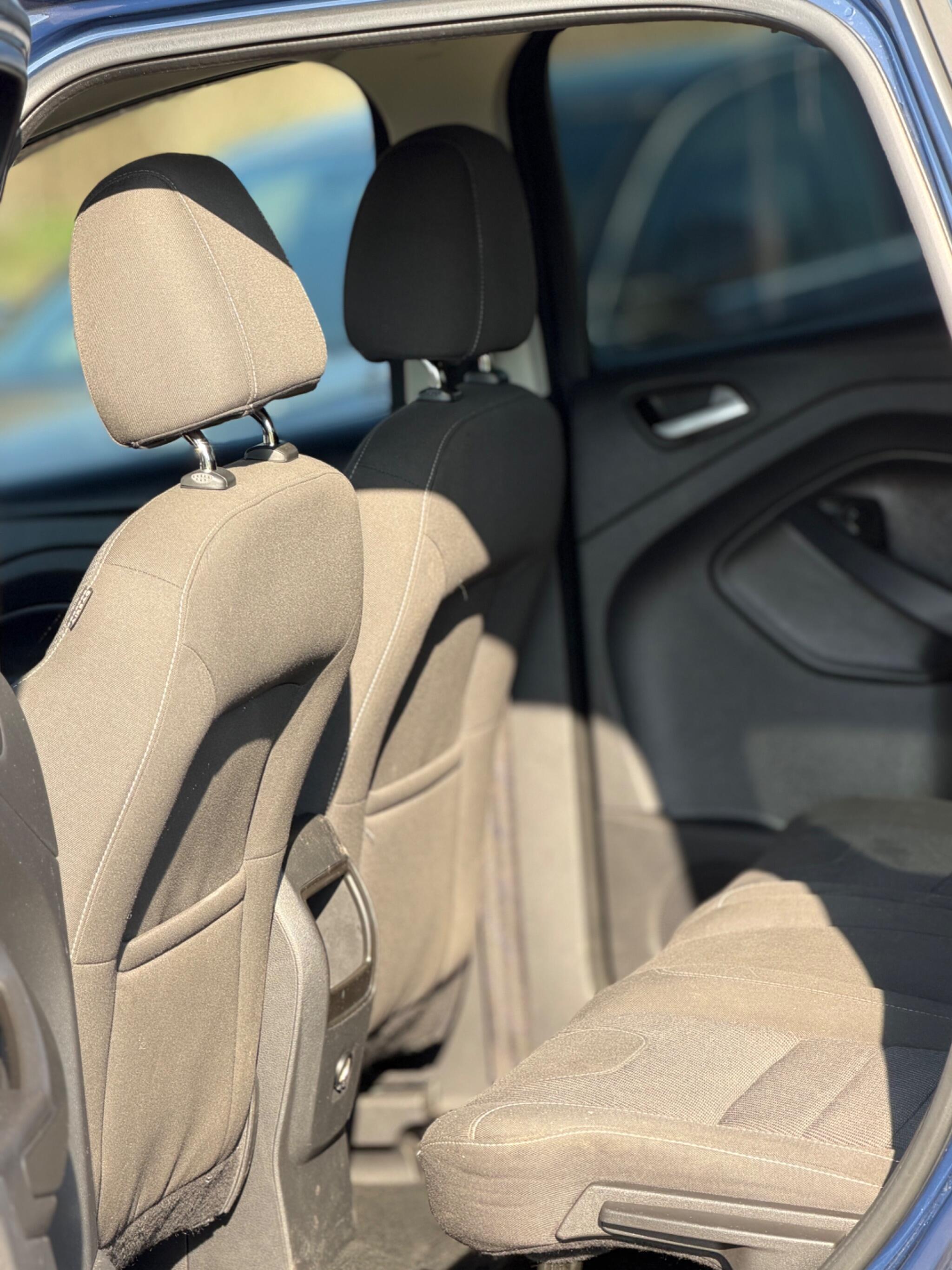 2013 Ford Kuga 2.0 TDCi Zetec 2WD Euro 5 5dr image 22