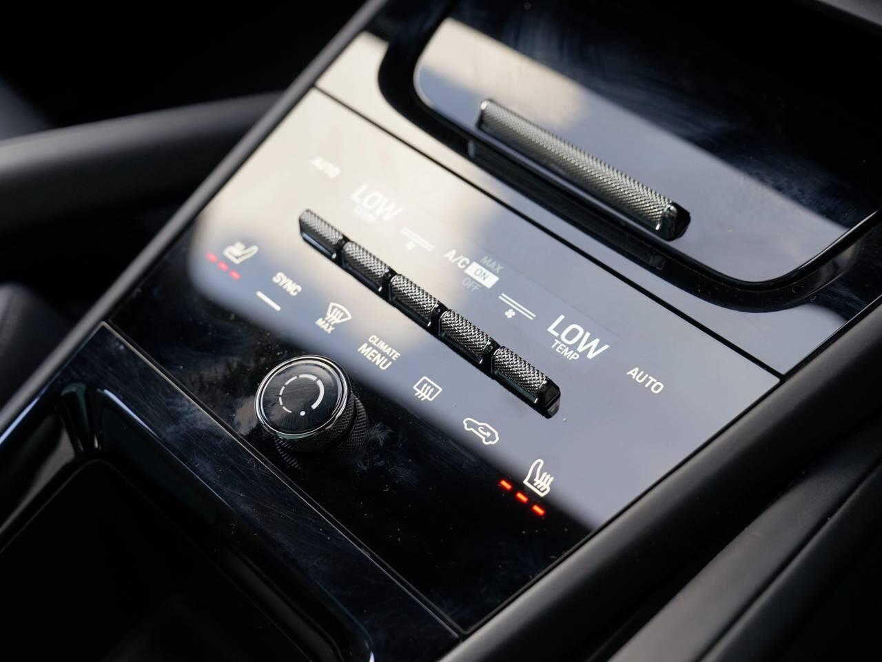 Porsche Cayenne view 35