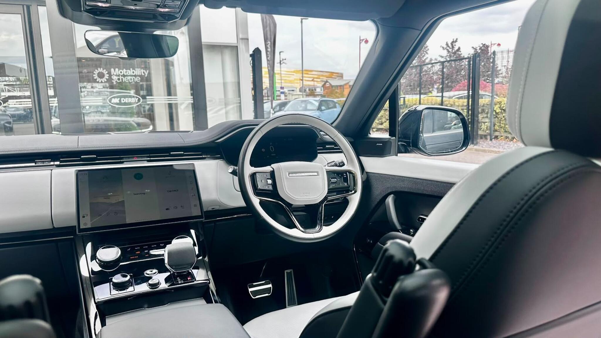 Land Rover Range Rover view 26