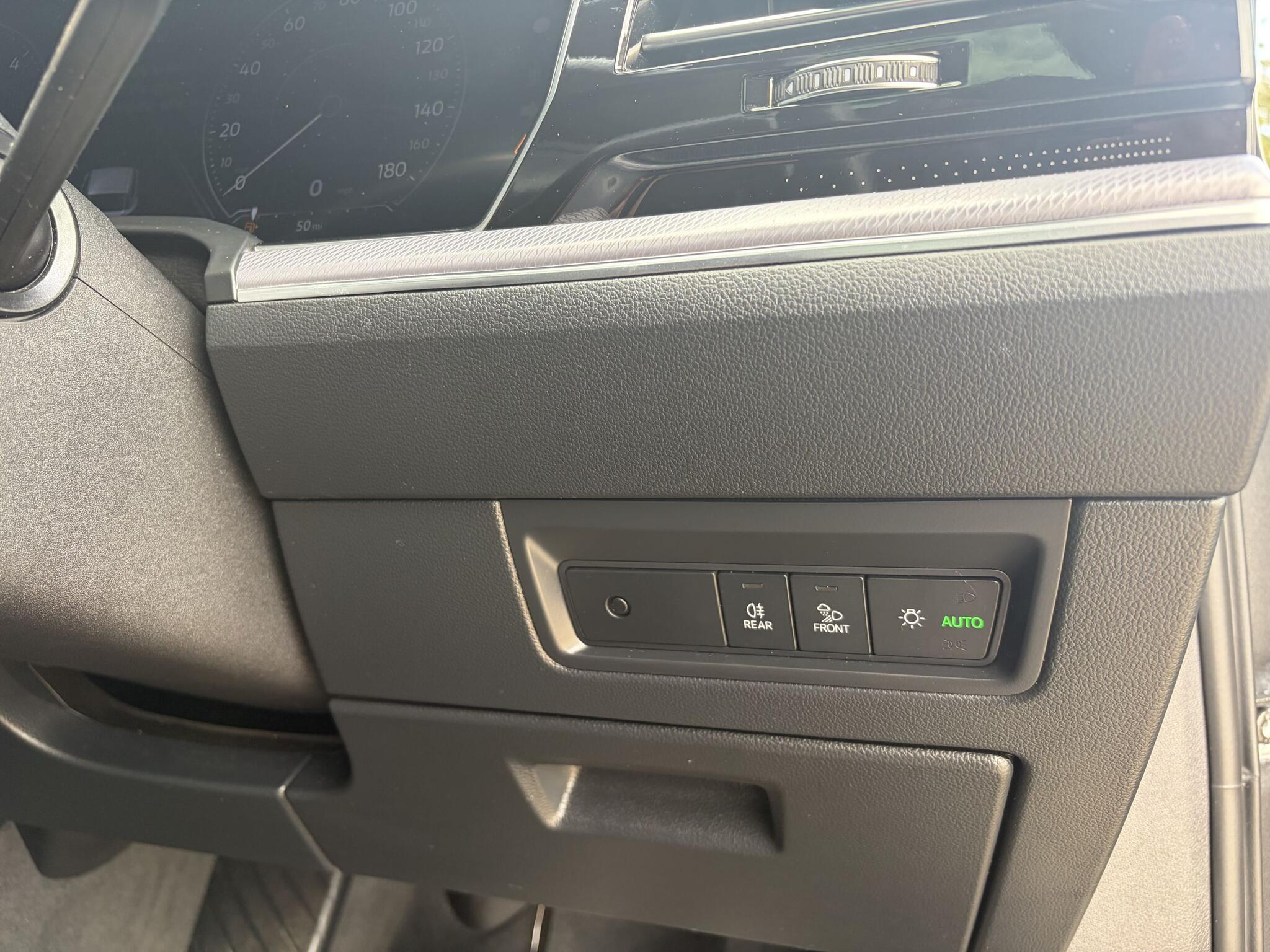 Volkswagen Touareg view 22