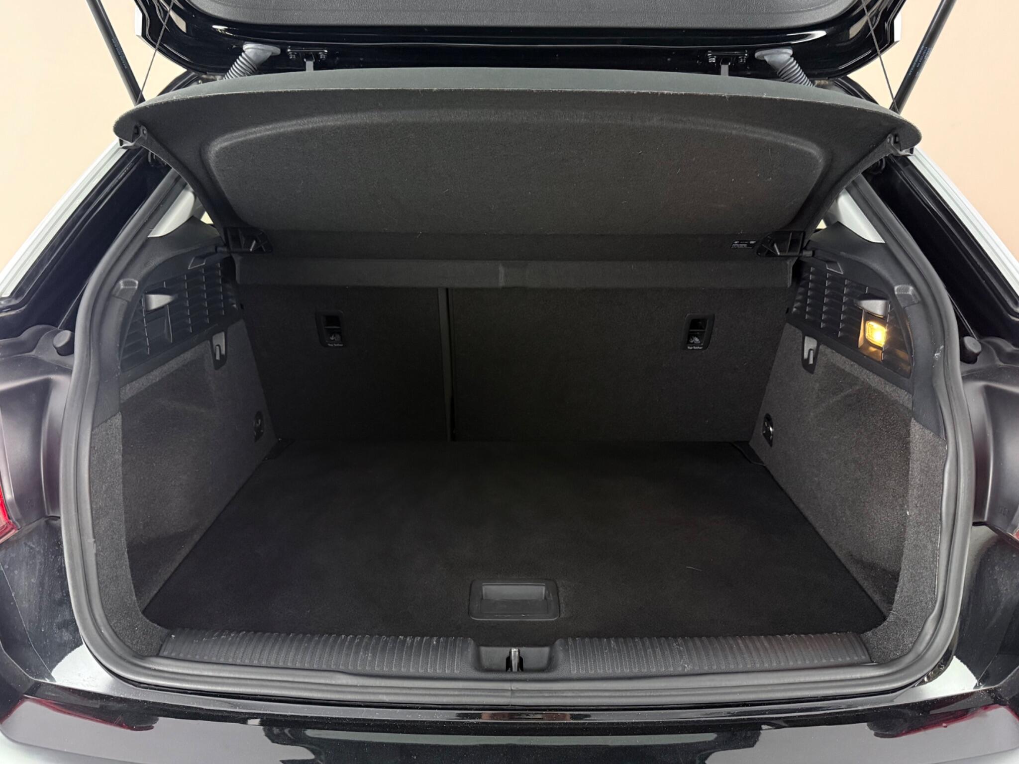 Audi Q2 view 10