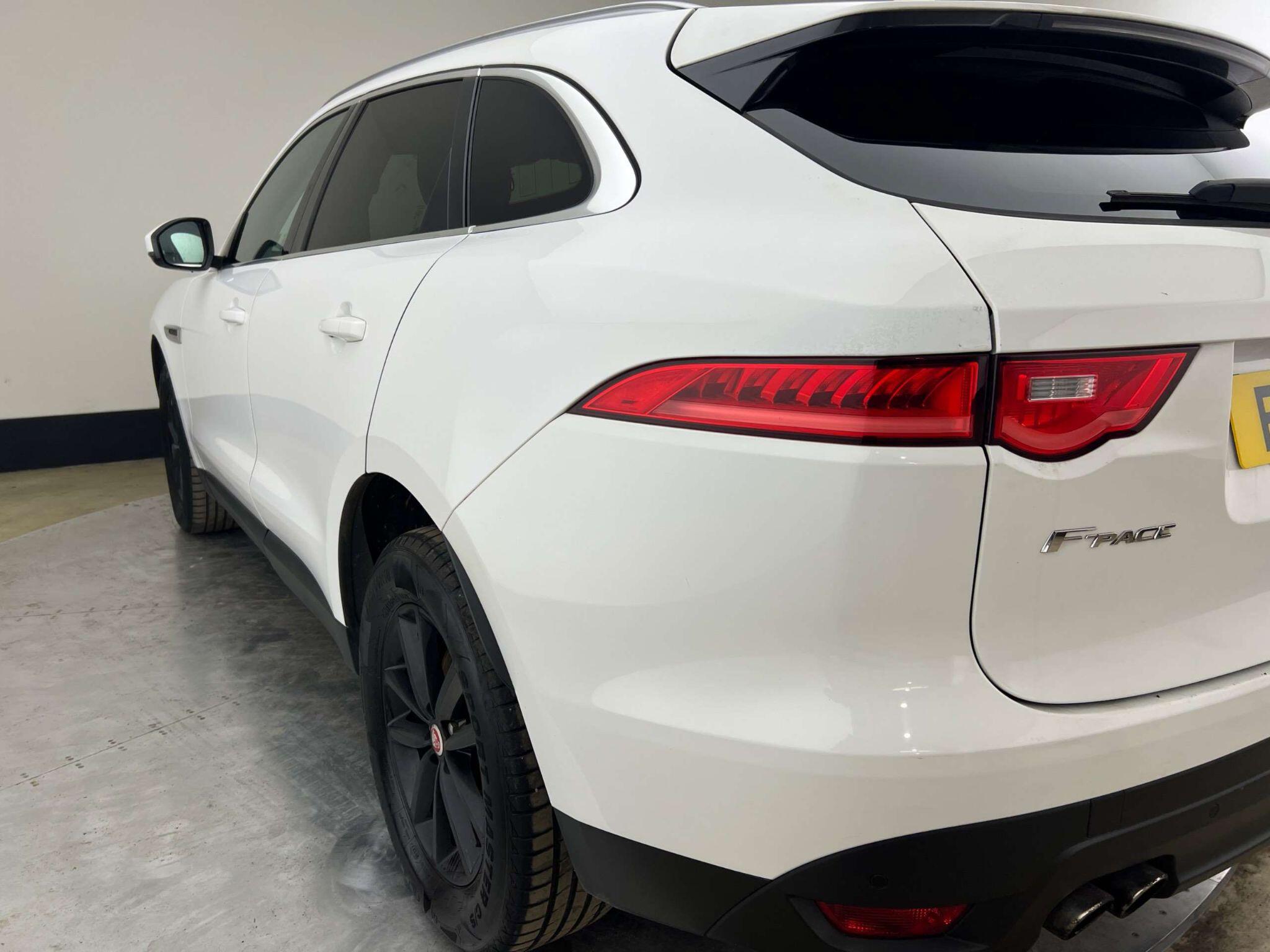 Jaguar F-Pace view 10