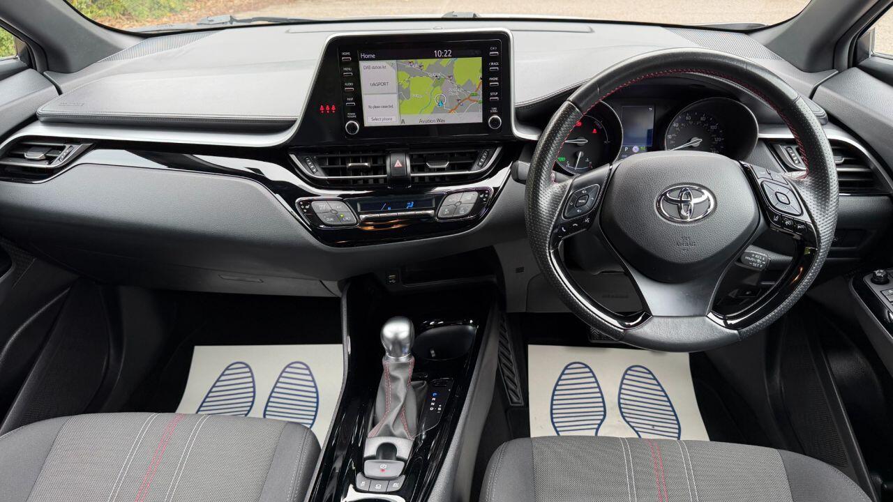 Toyota C-HR view 15