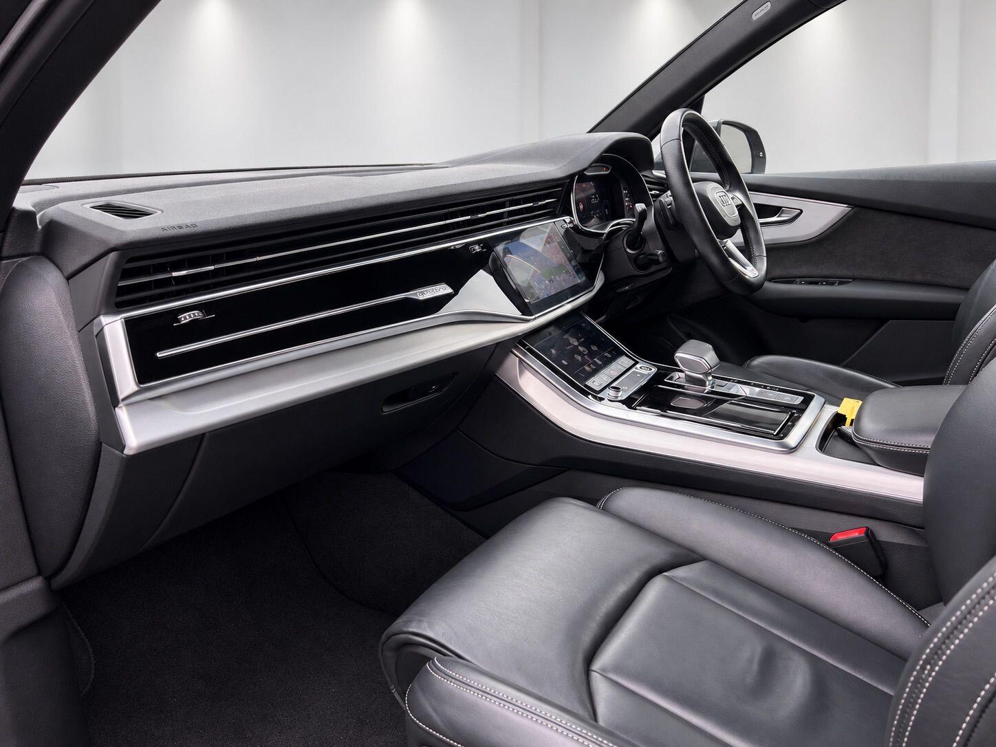 Audi Q7 view 49