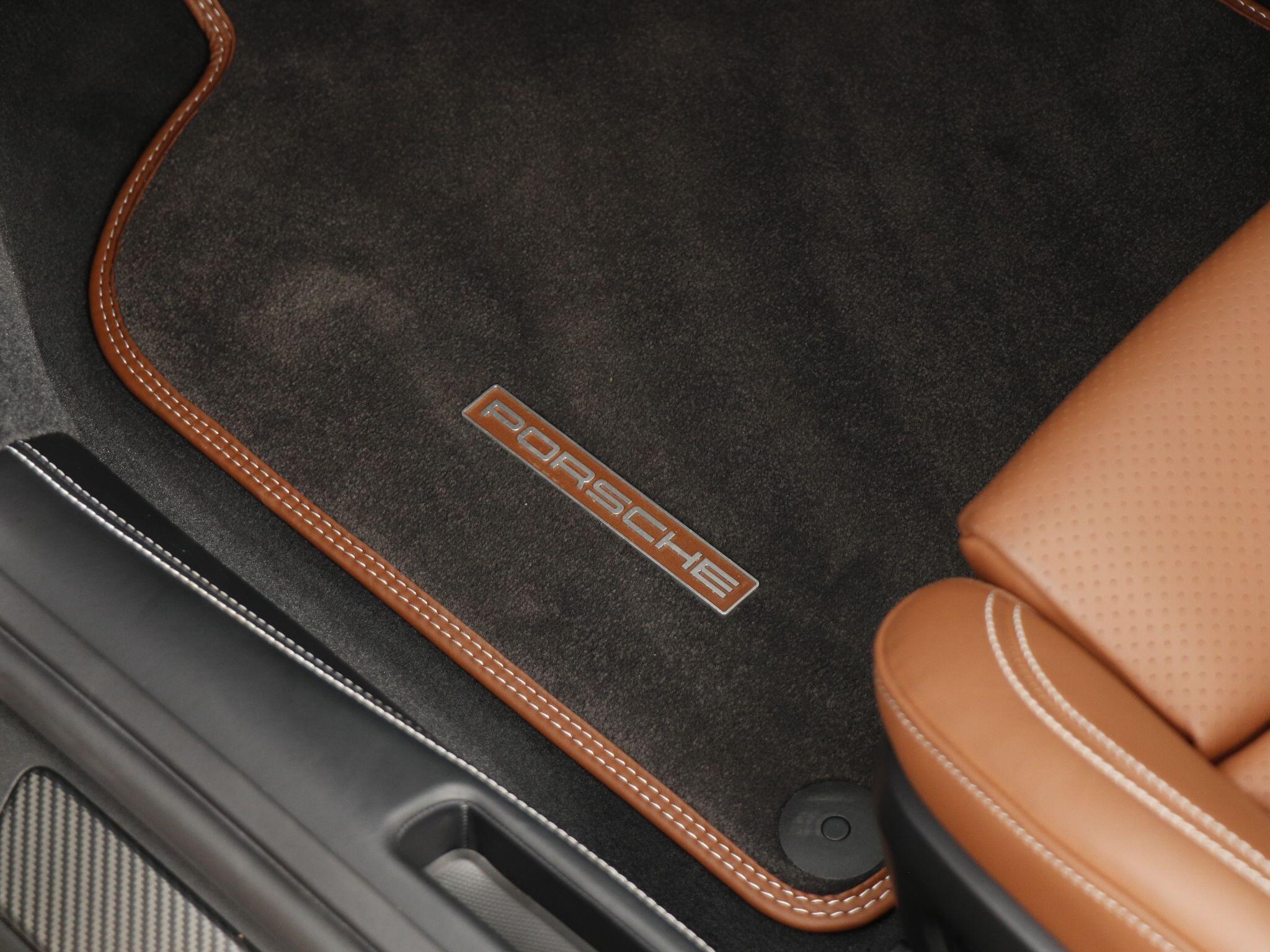 Porsche 911 view 27