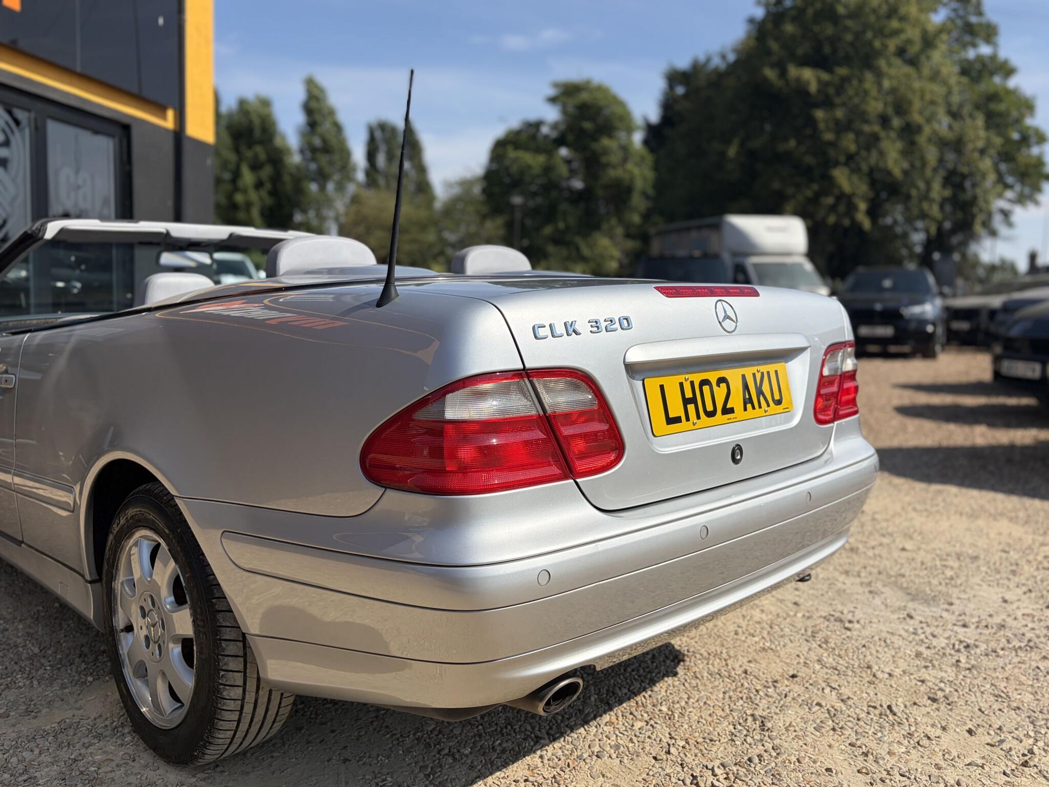 Mercedes-Benz CLK view 7