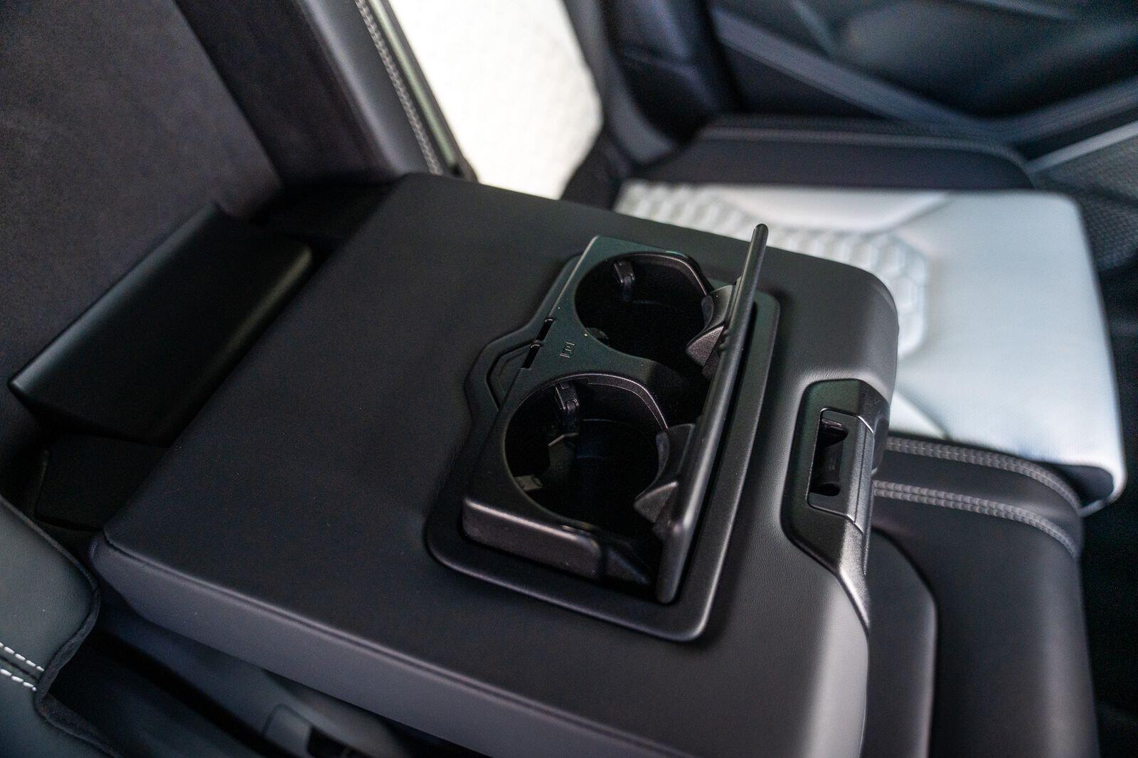 Lamborghini Urus view 32