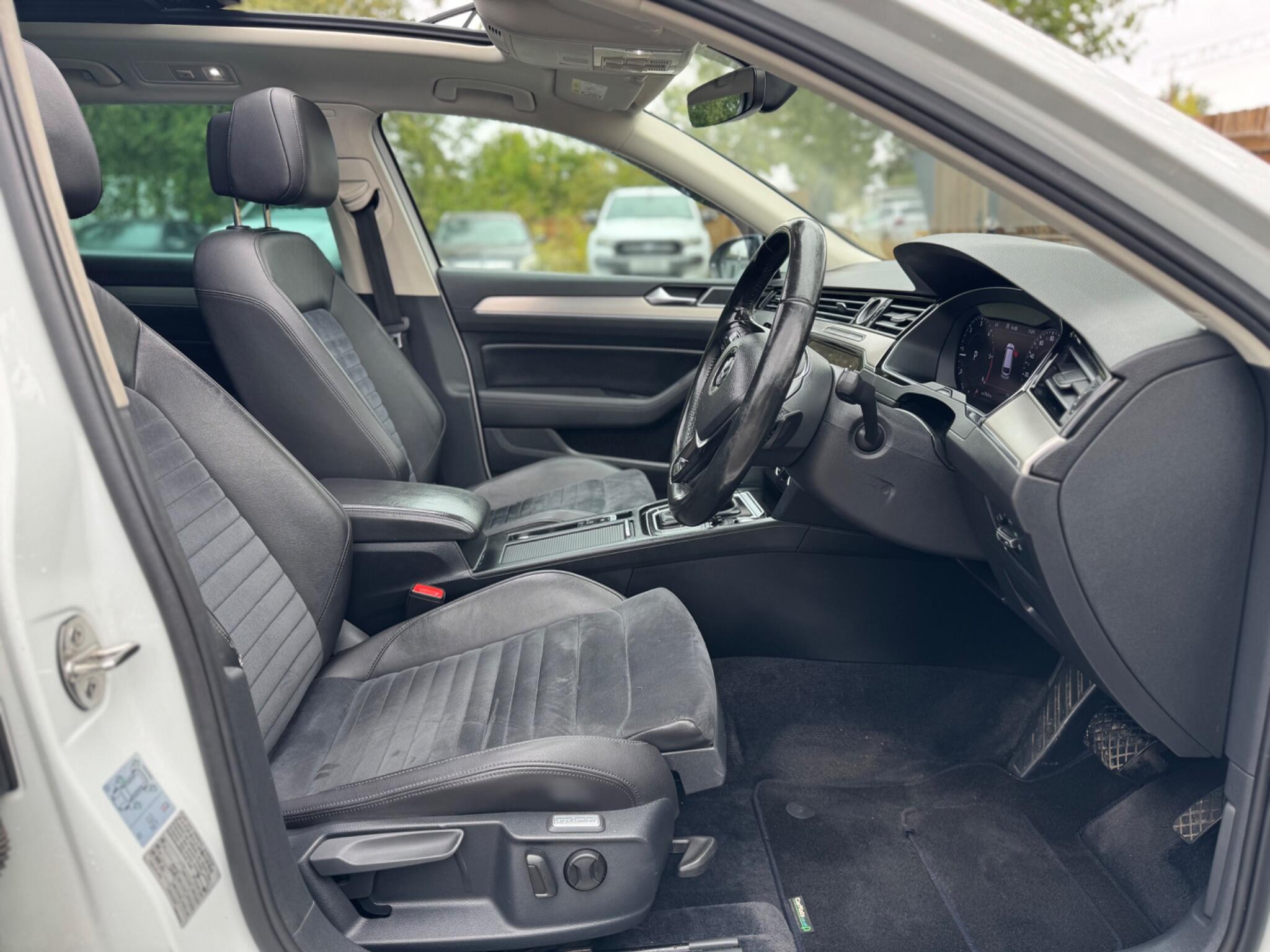 Volkswagen Passat view 22