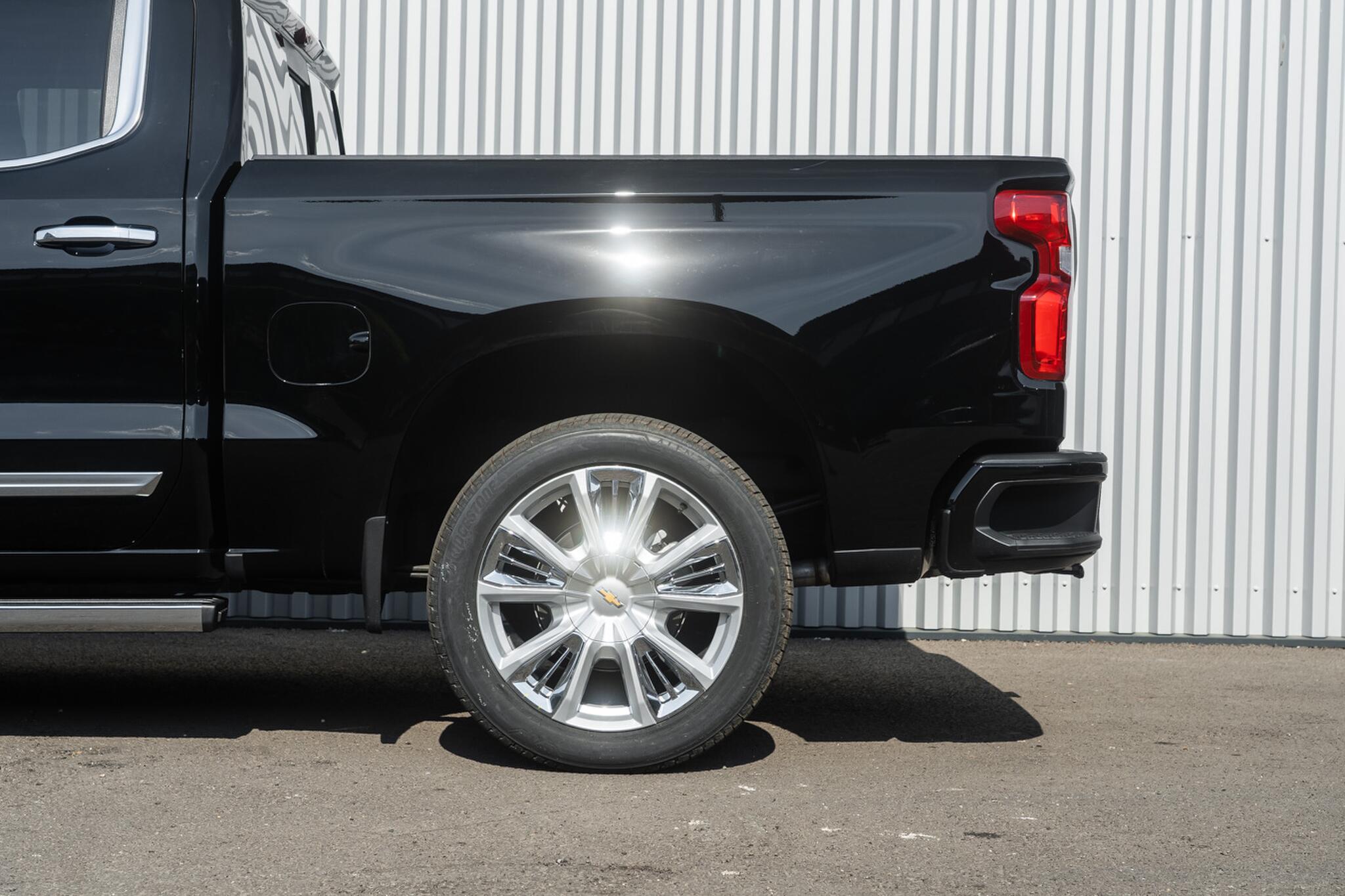Chevrolet Silverado view 8
