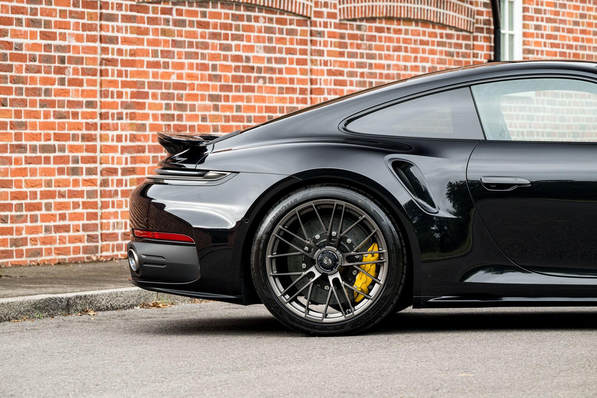 Porsche 911 view 22