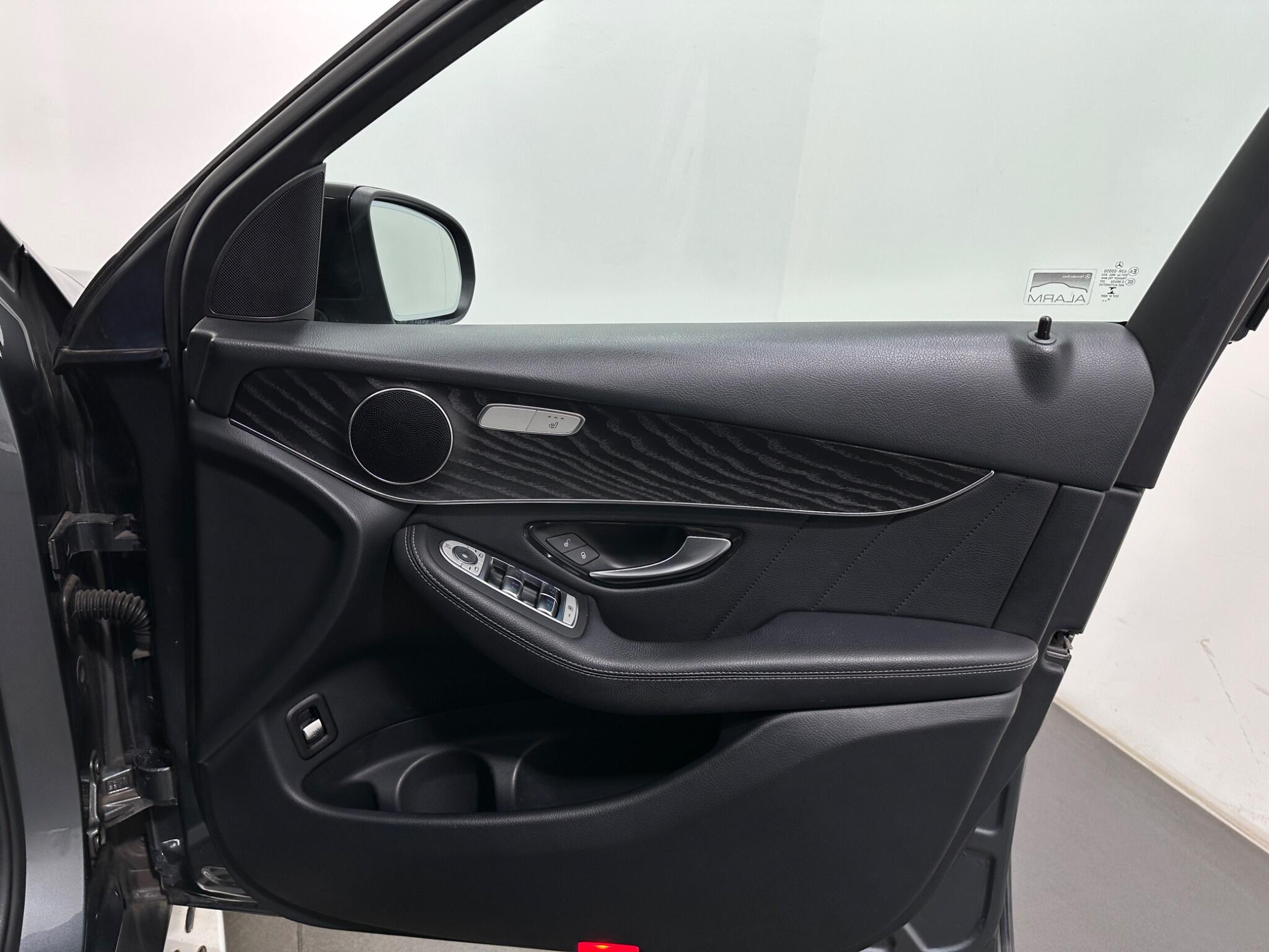 Mercedes-Benz GLC view 35