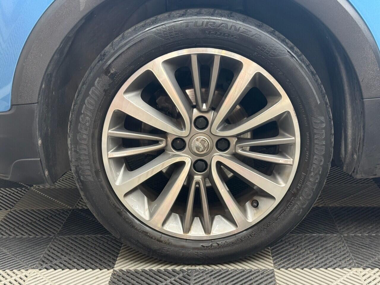 Vauxhall Crossland X view 4