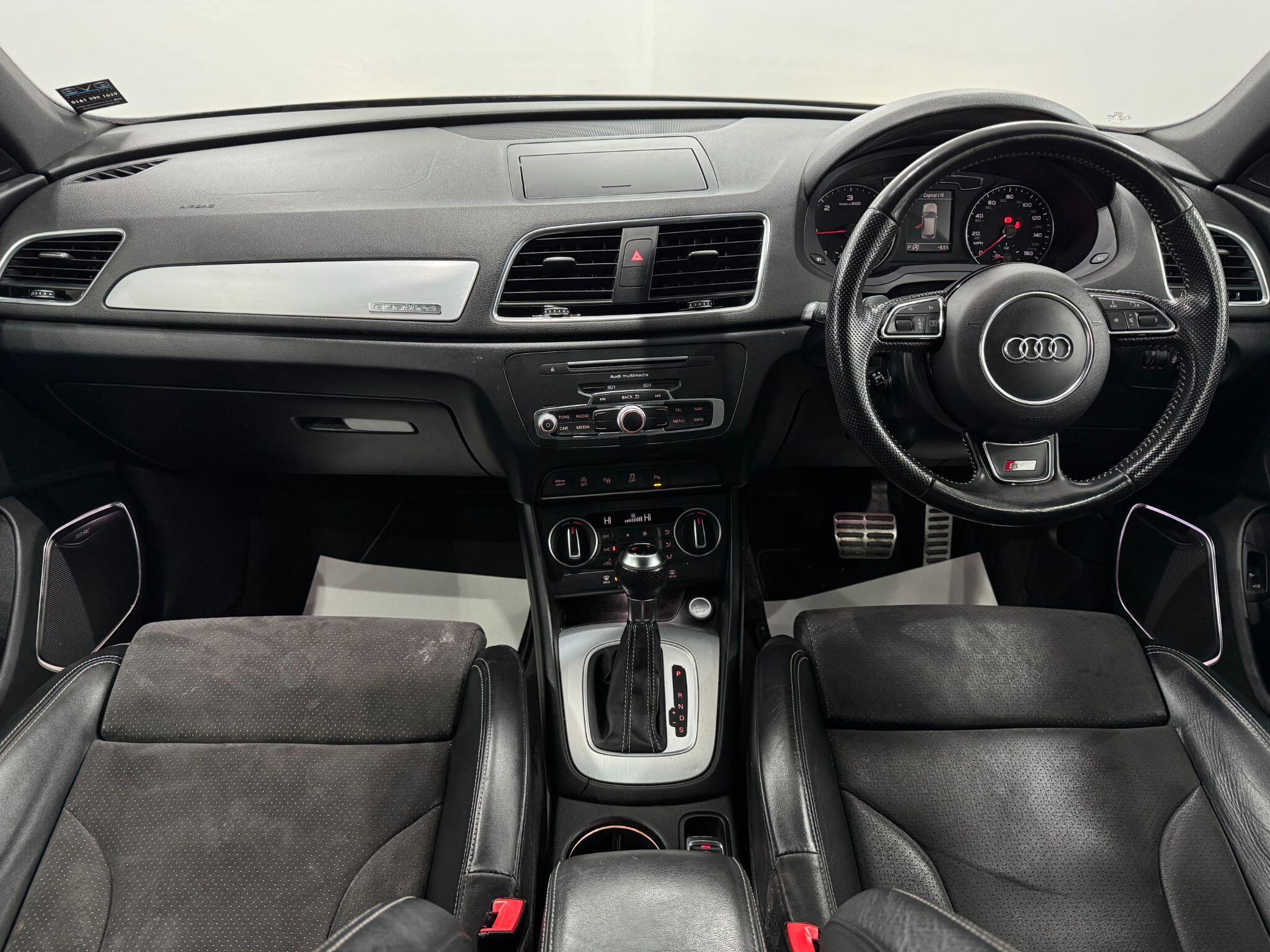 Audi Q3 view 43