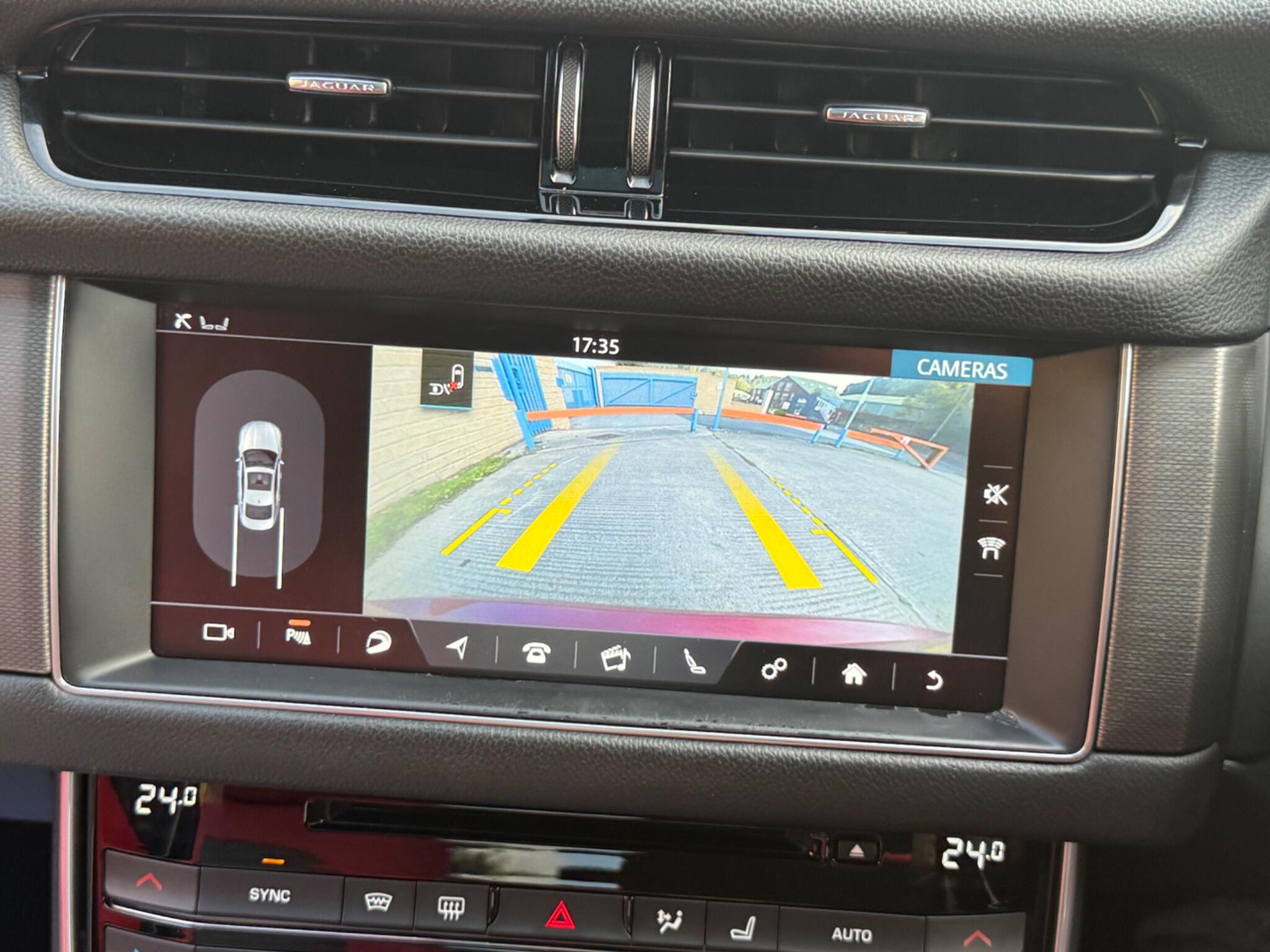 Jaguar XF view 34