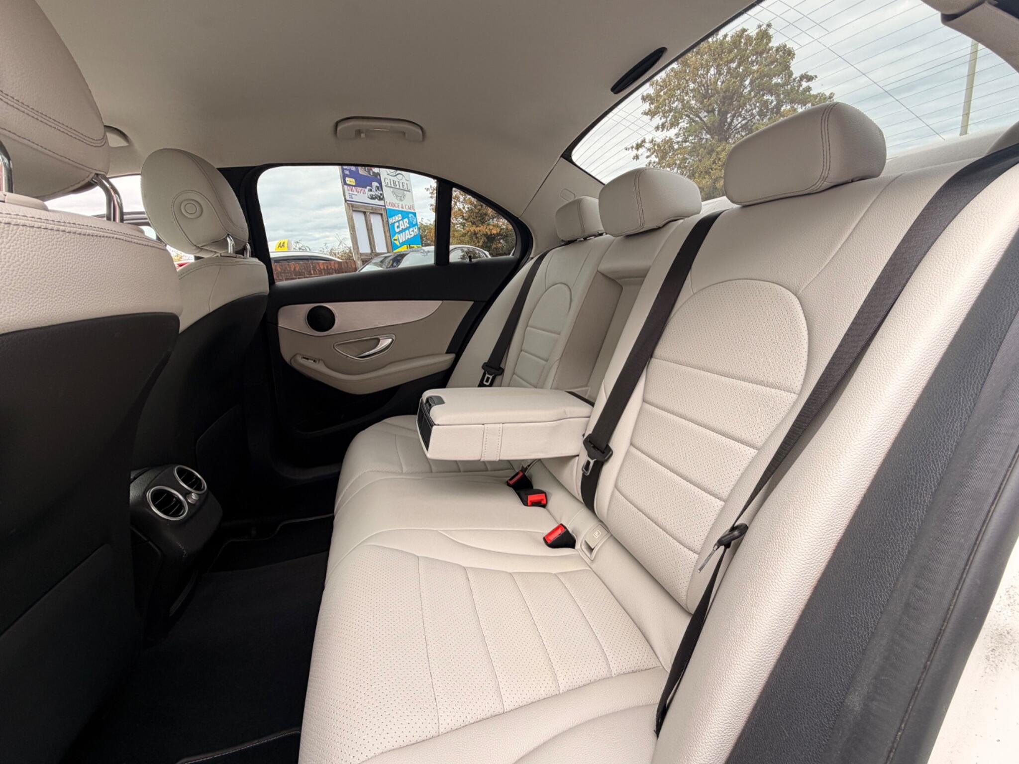 Mercedes-Benz C-Class view 22