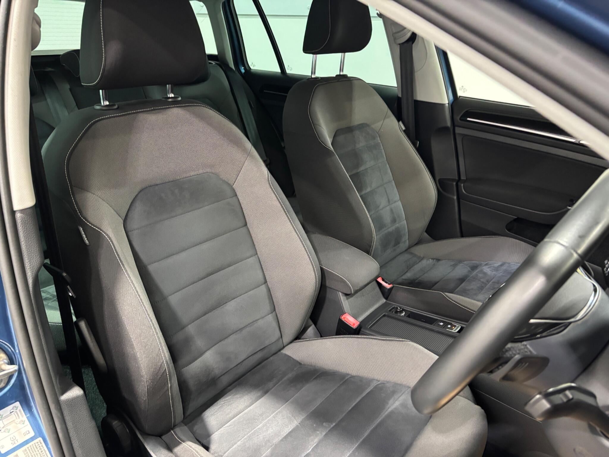 Volkswagen Golf view 24