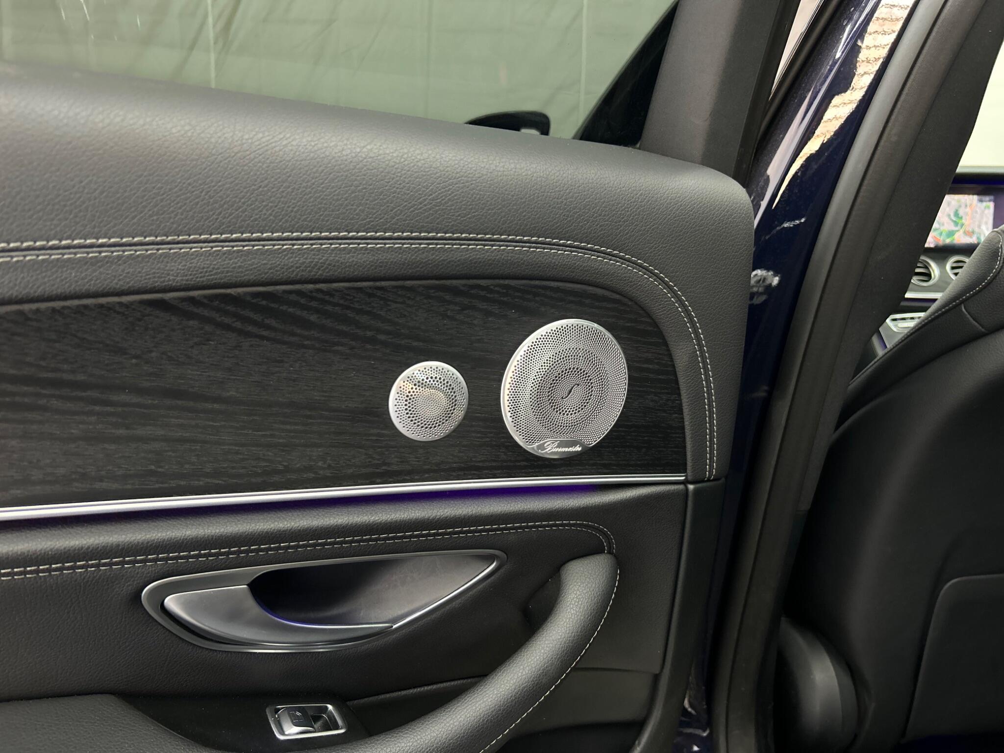 Mercedes-Benz E Class view 28