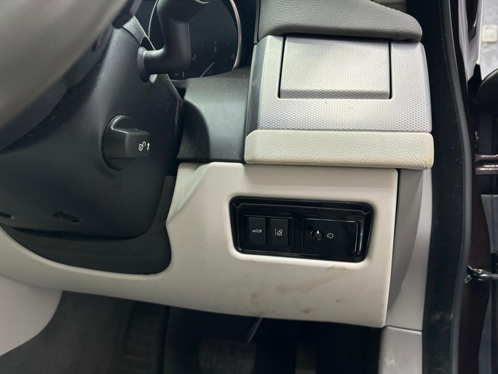 Jaguar XF view 15