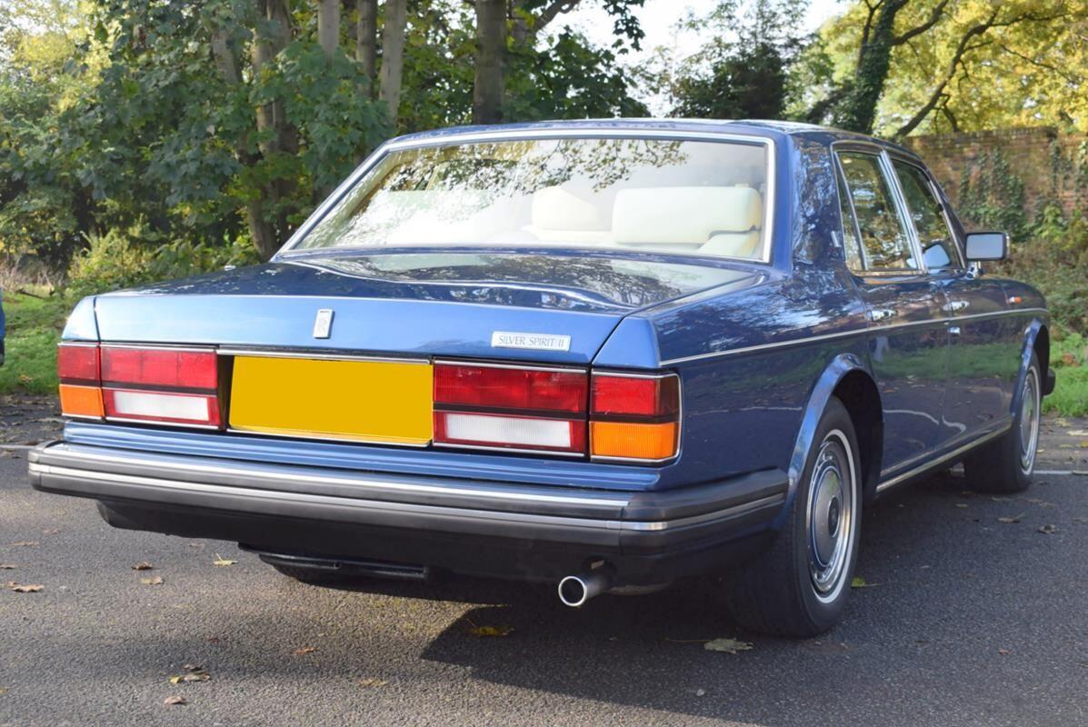 Rolls-Royce Silver Spirit view 34