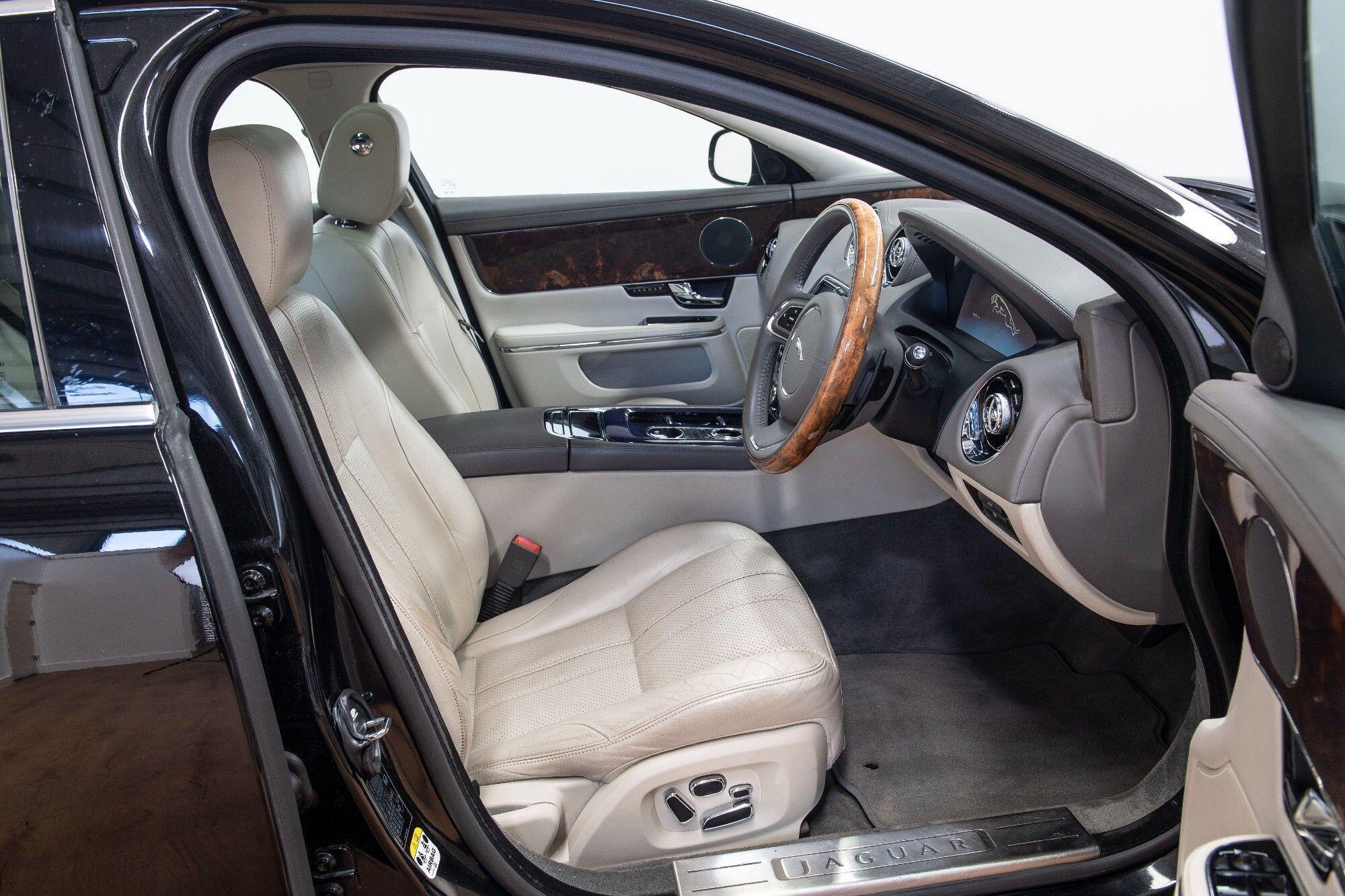 Jaguar XJ view 7
