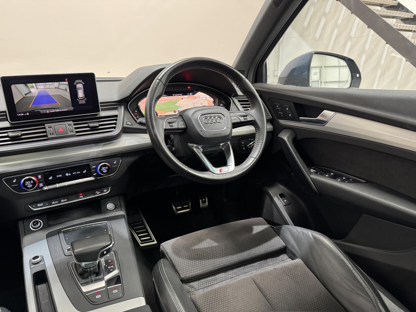 Audi Q5 view 22