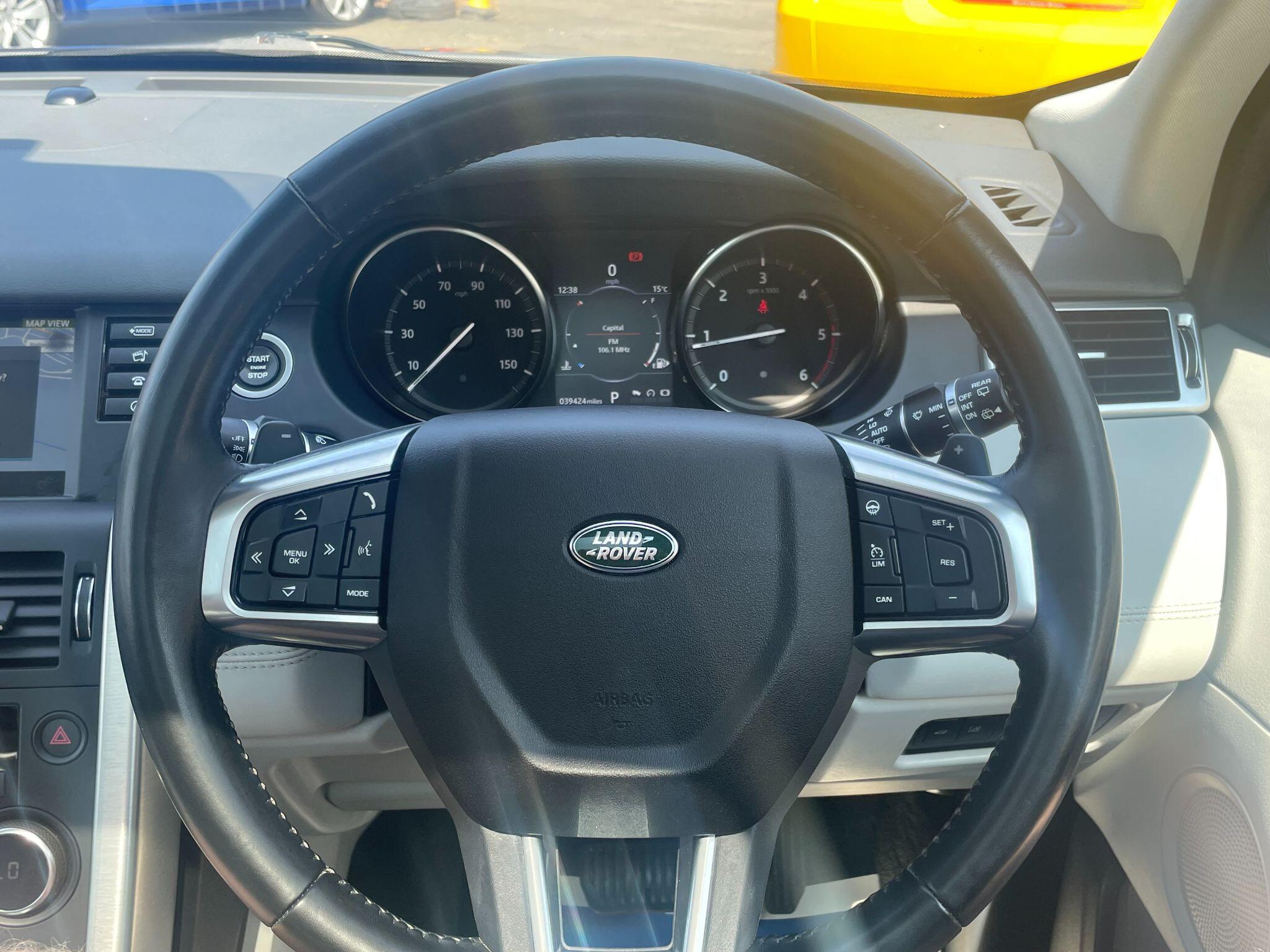 Land Rover Discovery Sport view 30