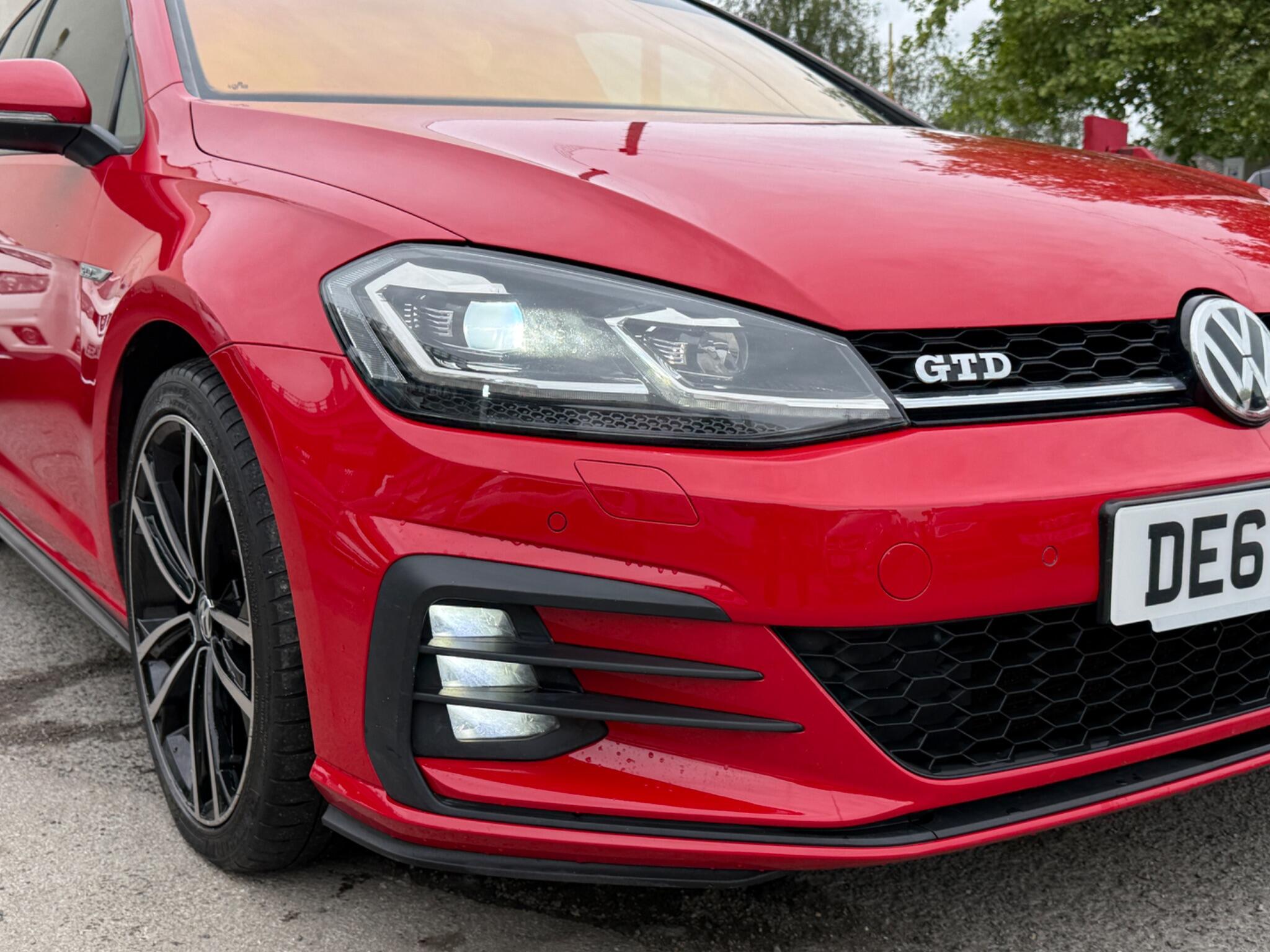 Volkswagen Golf - Image 9