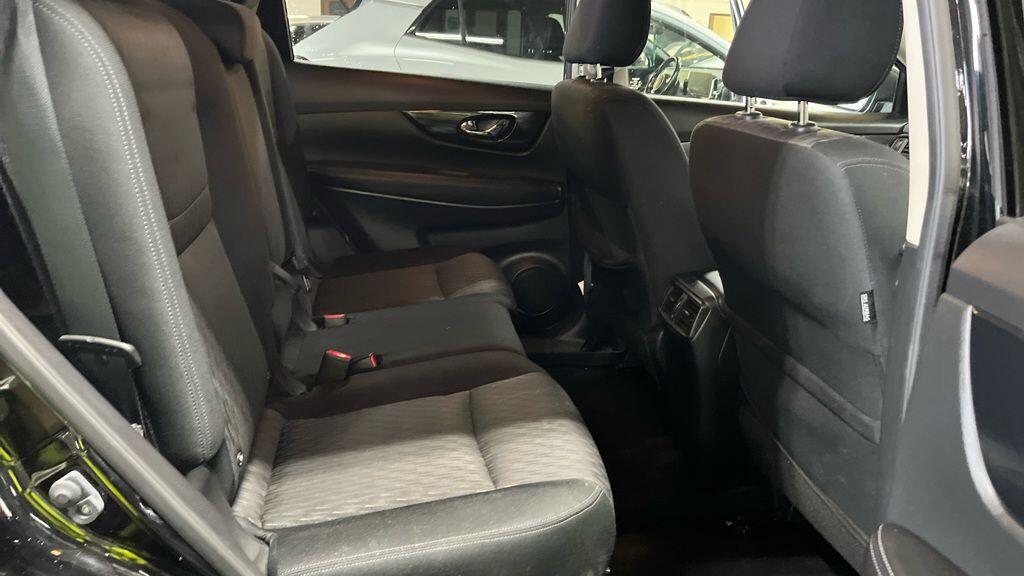 Nissan X-Trail view 3