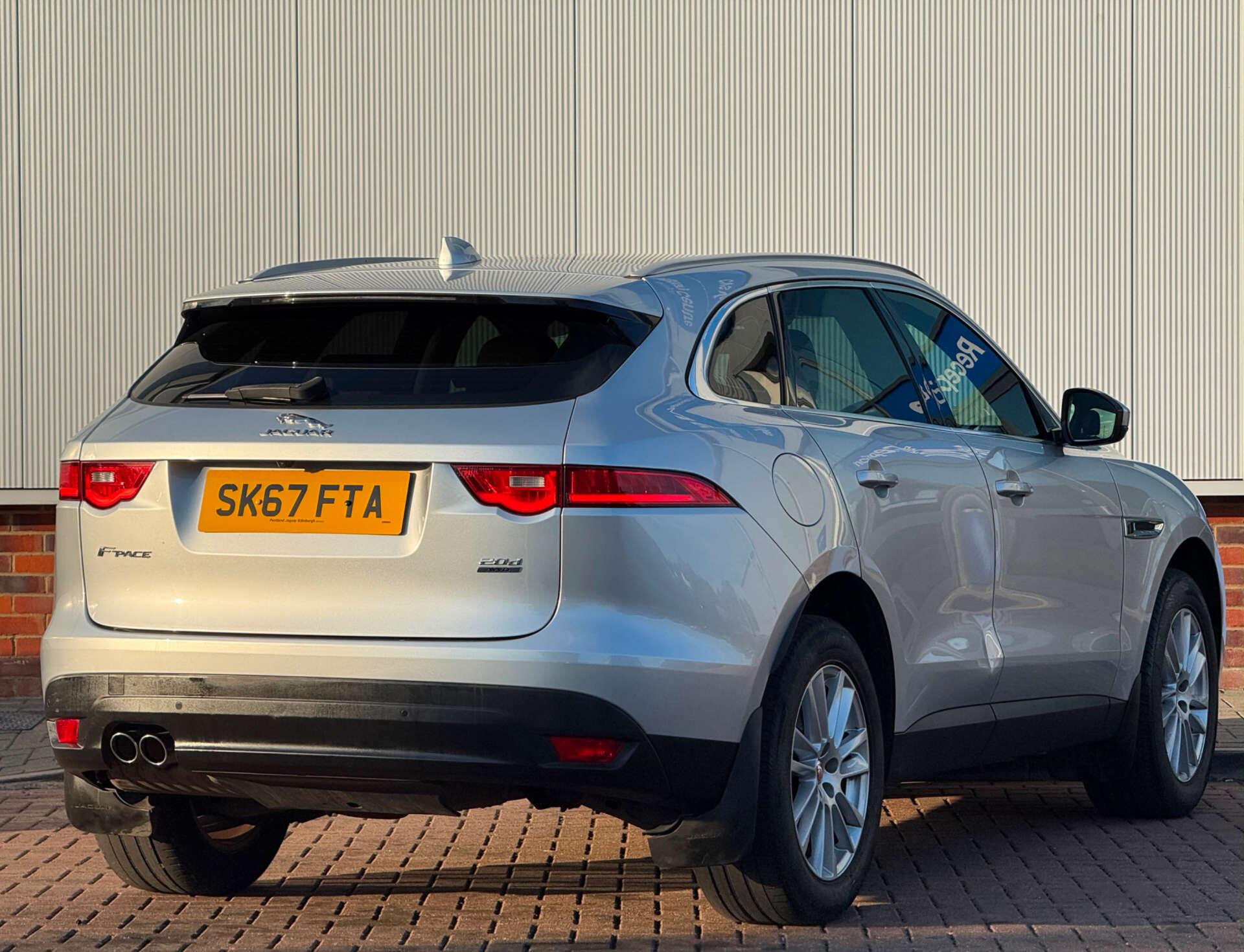 Jaguar F-Pace view 10