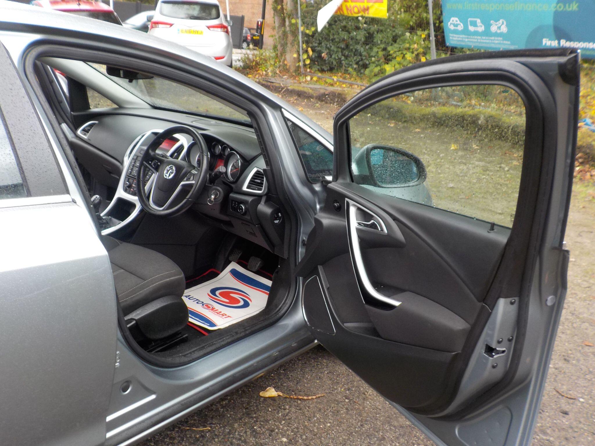 Vauxhall Astra 1.4 16v SRi Euro 5 5dr