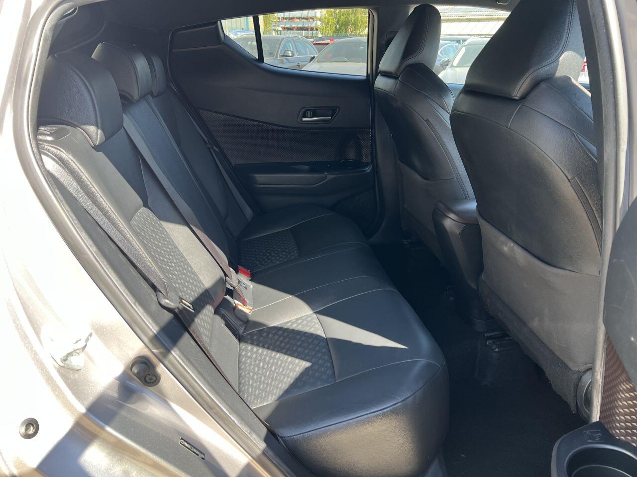 Toyota C-HR view 18