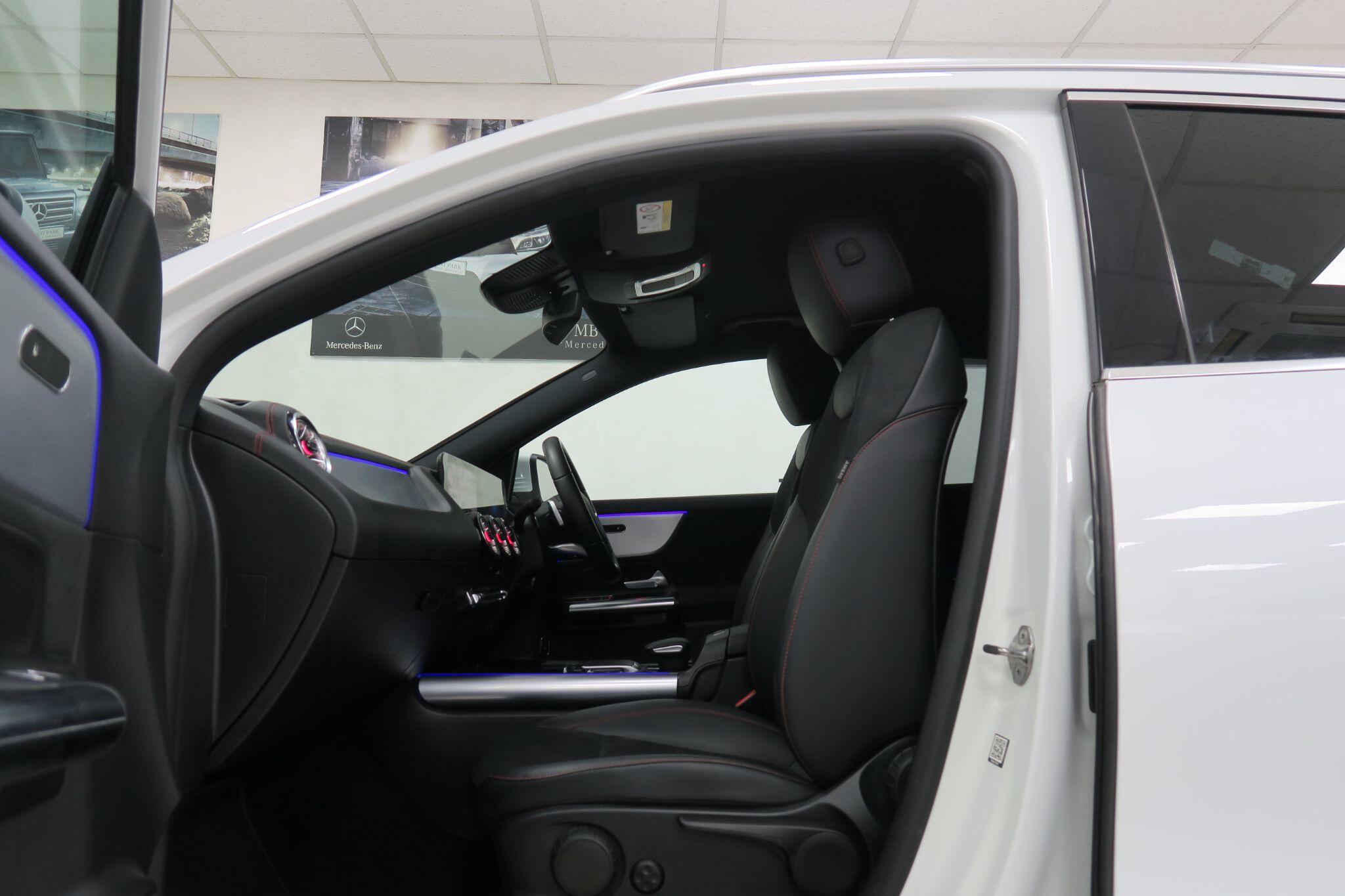 Mercedes-Benz EQA view 9