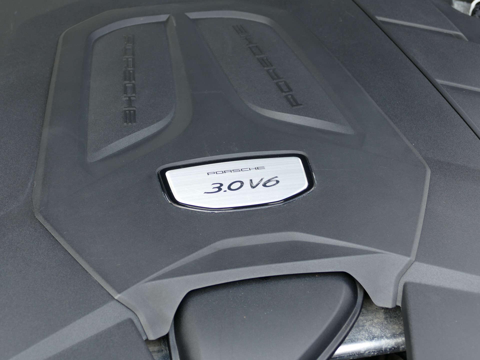 Porsche Cayenne view 56