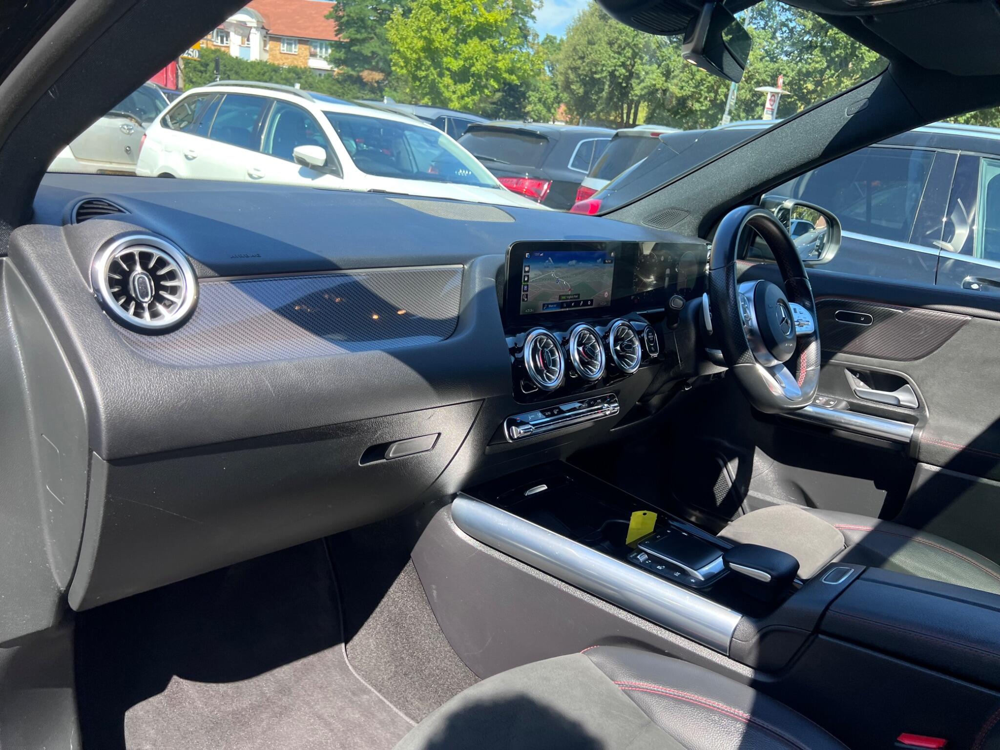 Mercedes-Benz Gla view 39