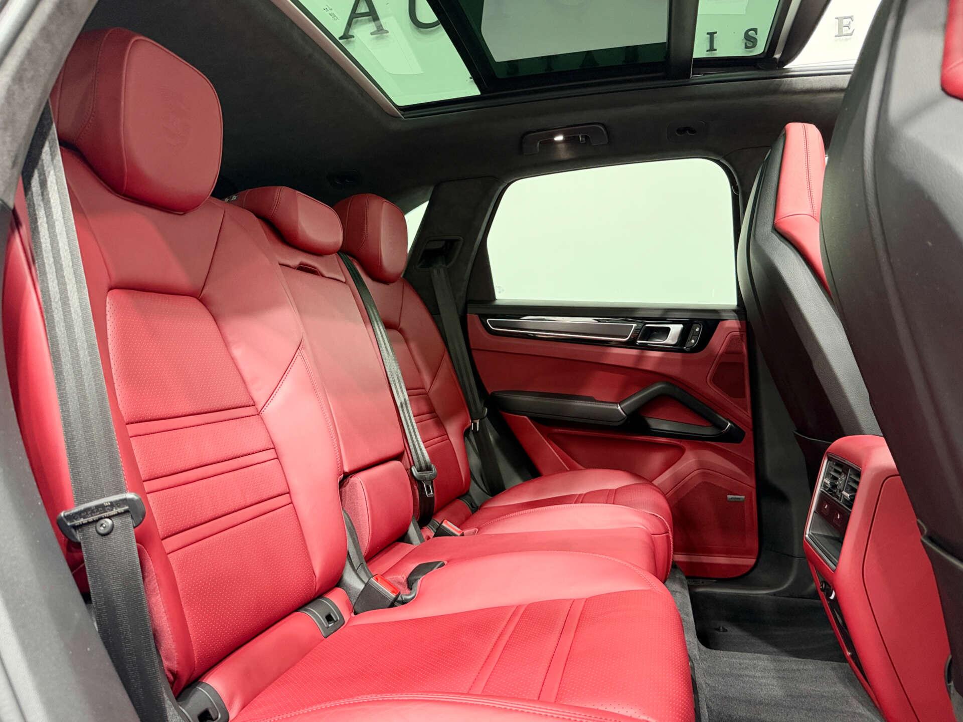 Porsche Cayenne view 12
