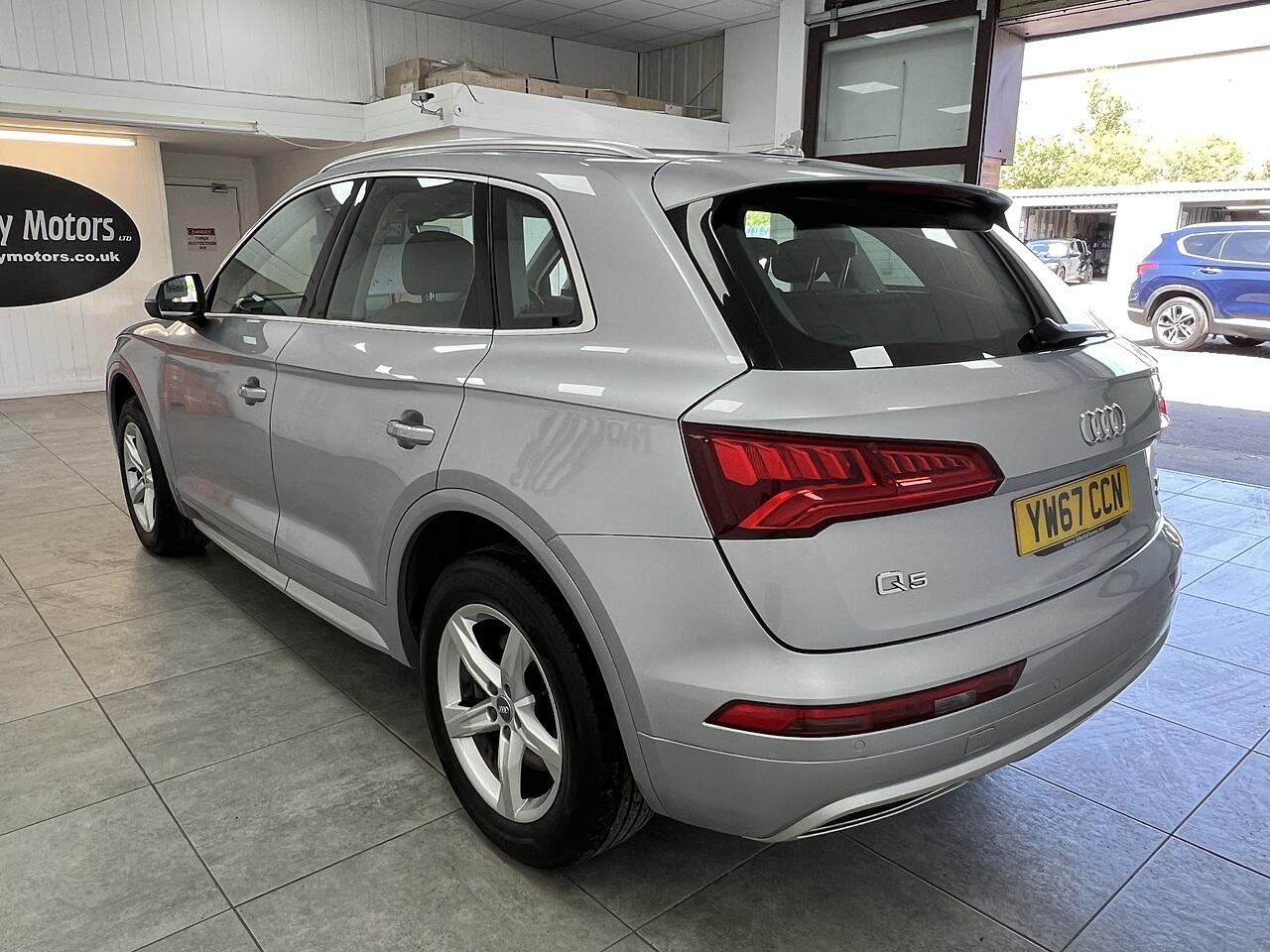 Audi Q5 view 5