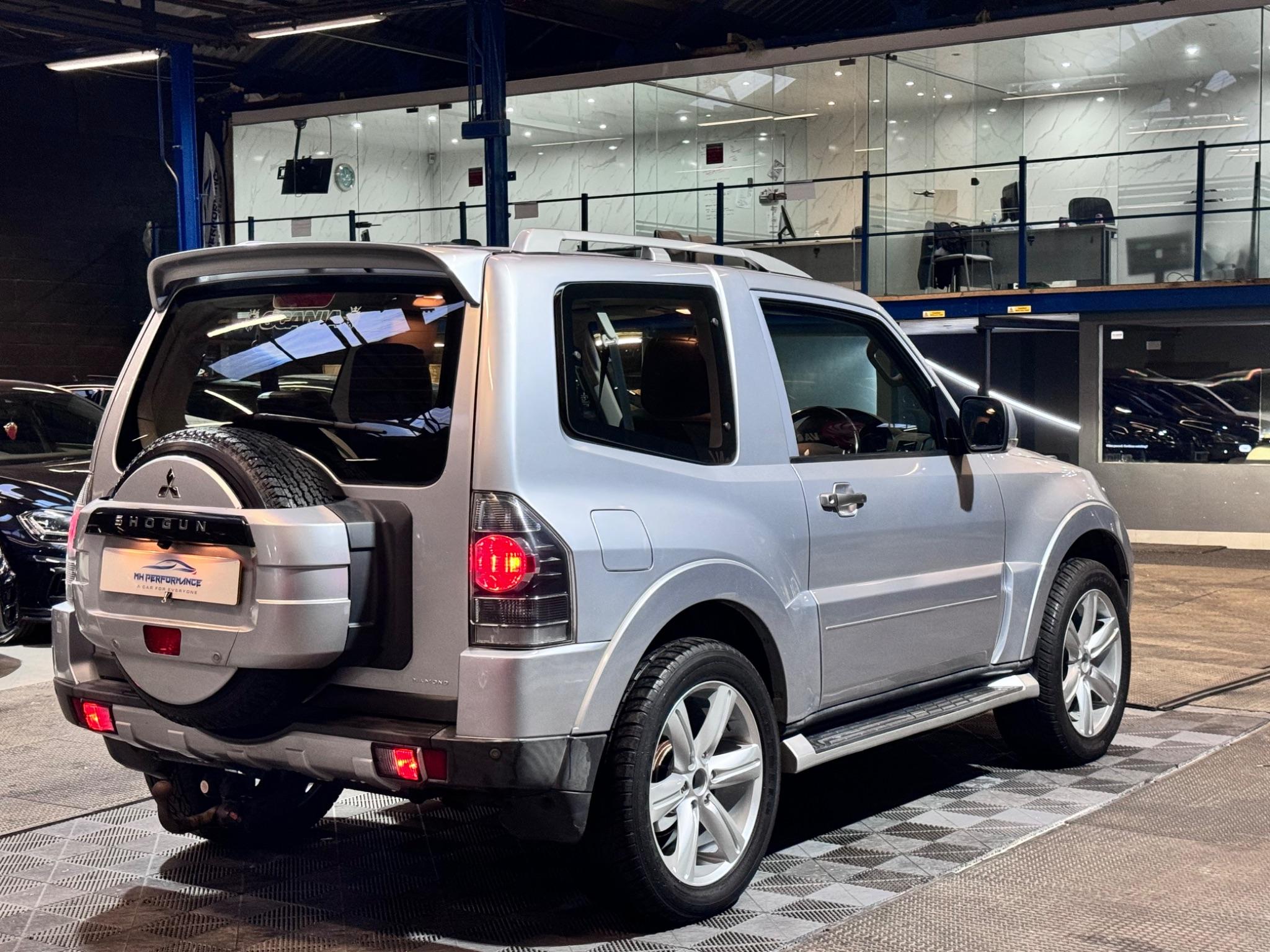 Mitsubishi Shogun view 4