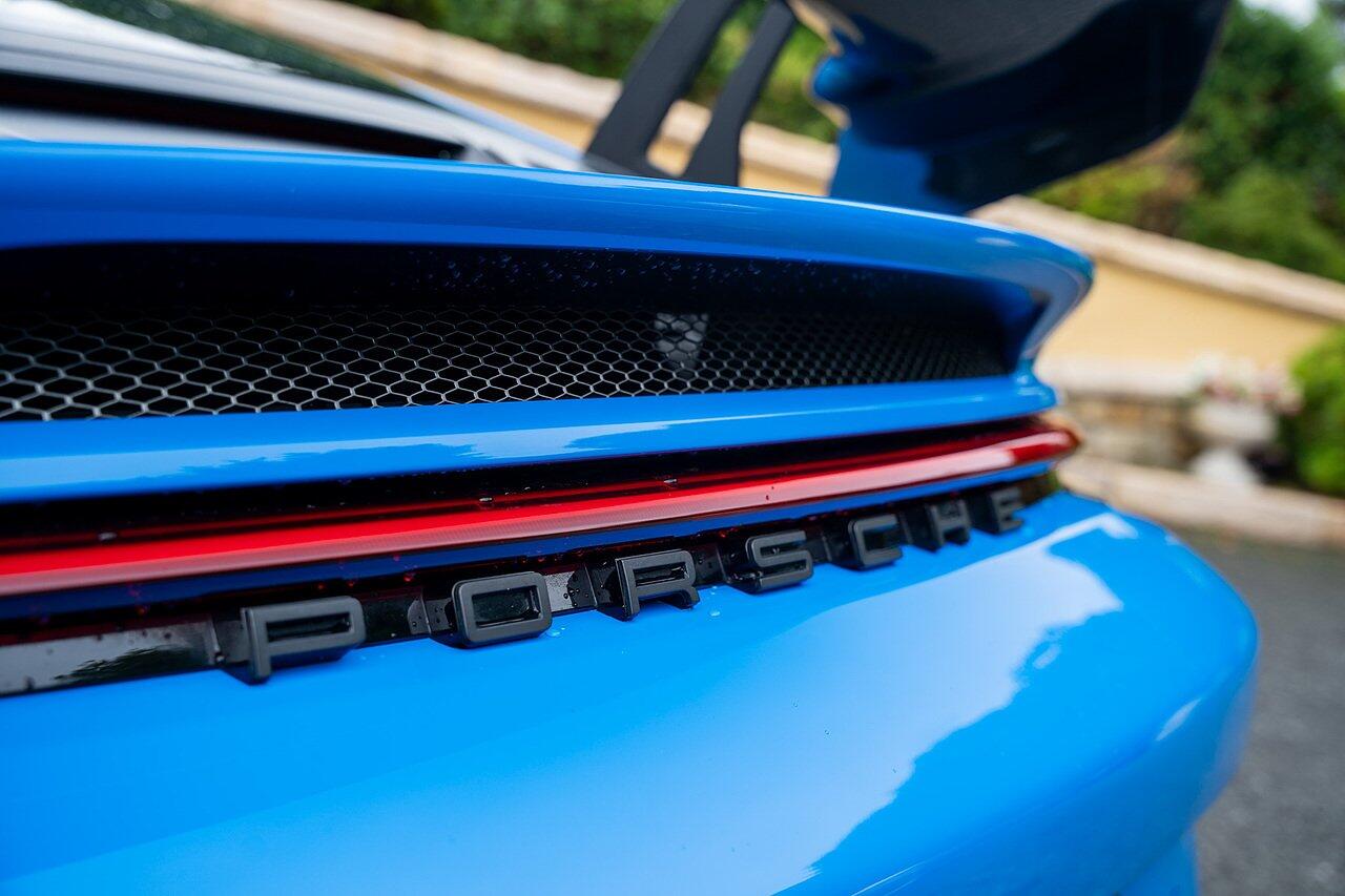 Porsche 911 view 12