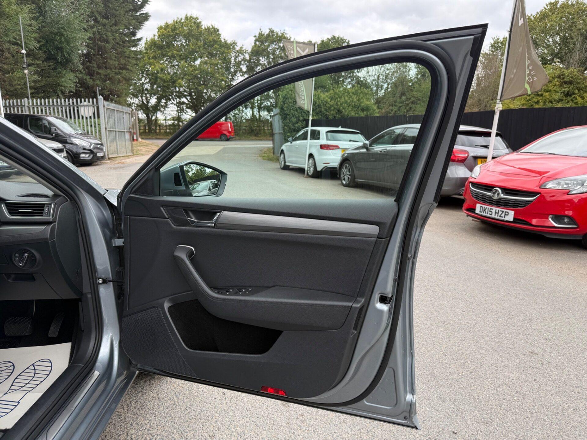 Skoda Superb view 28