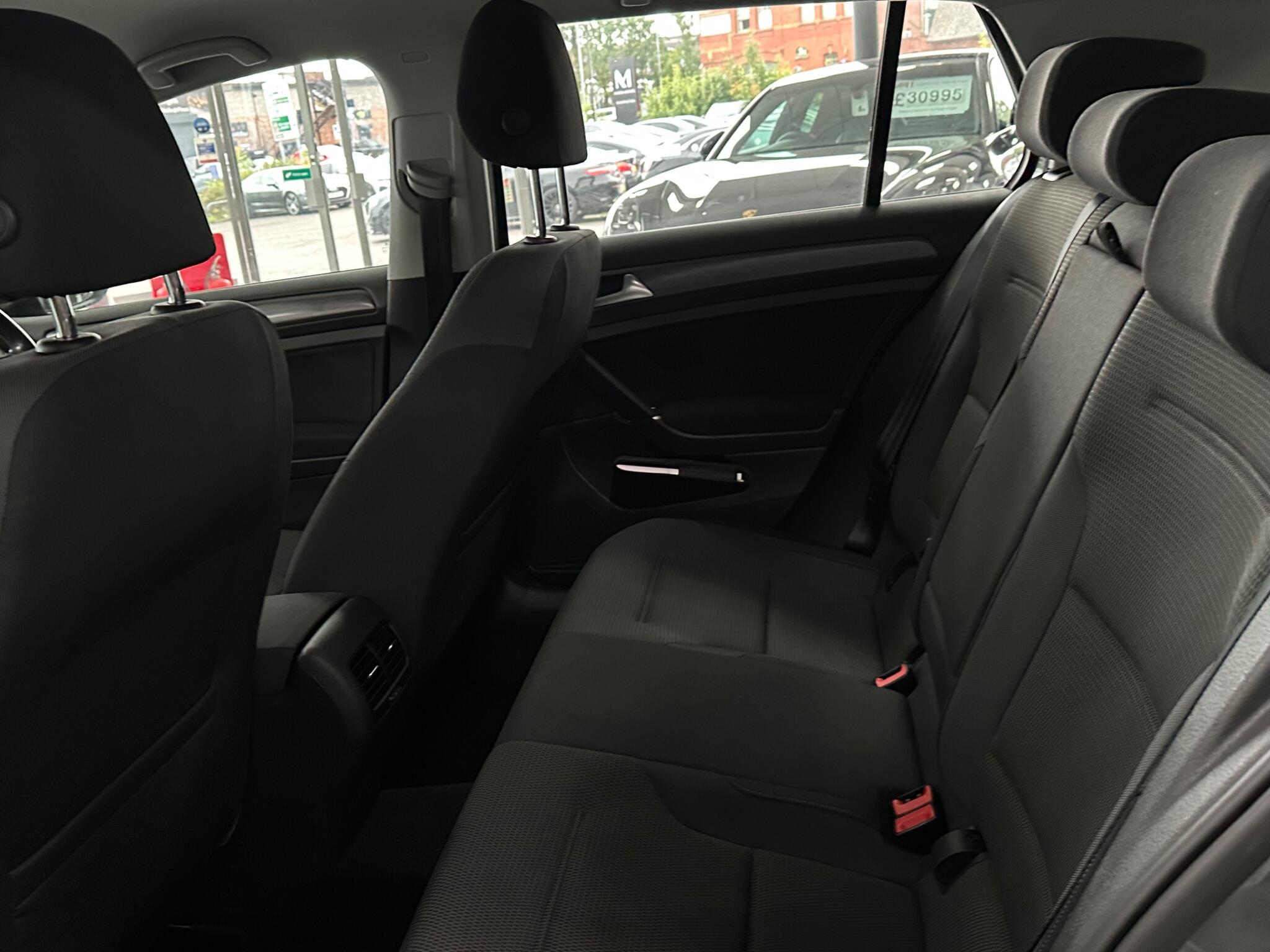 Volkswagen E-Golf view 35