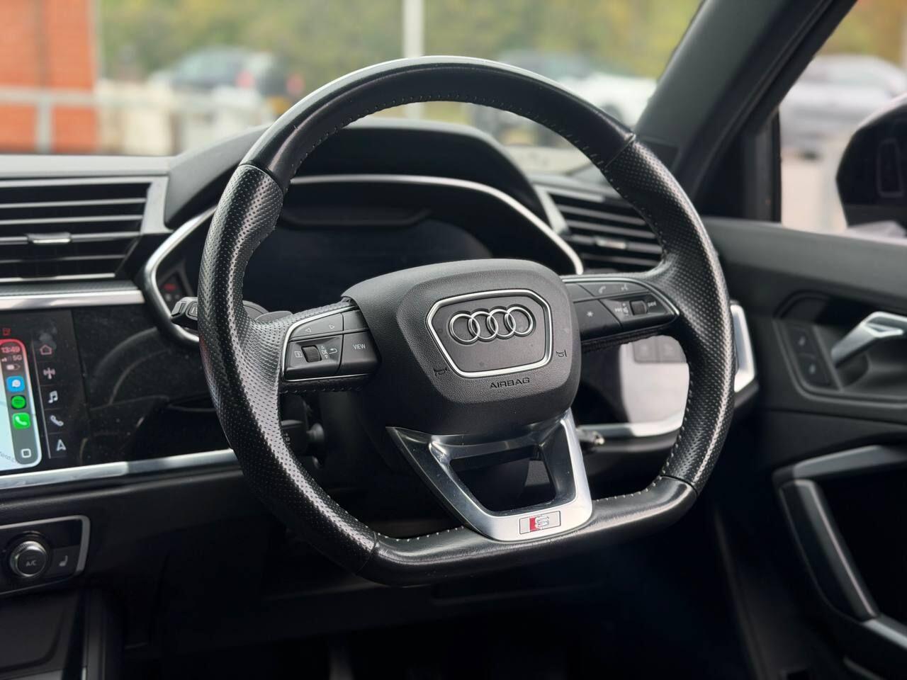 Audi Q3 view 24