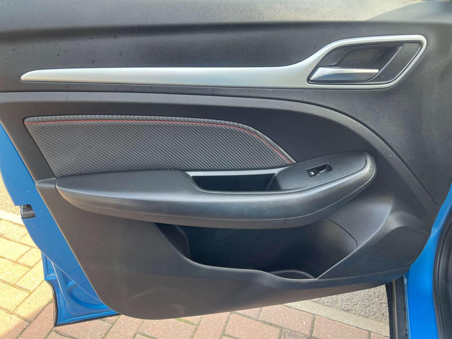 MG ZS view 49