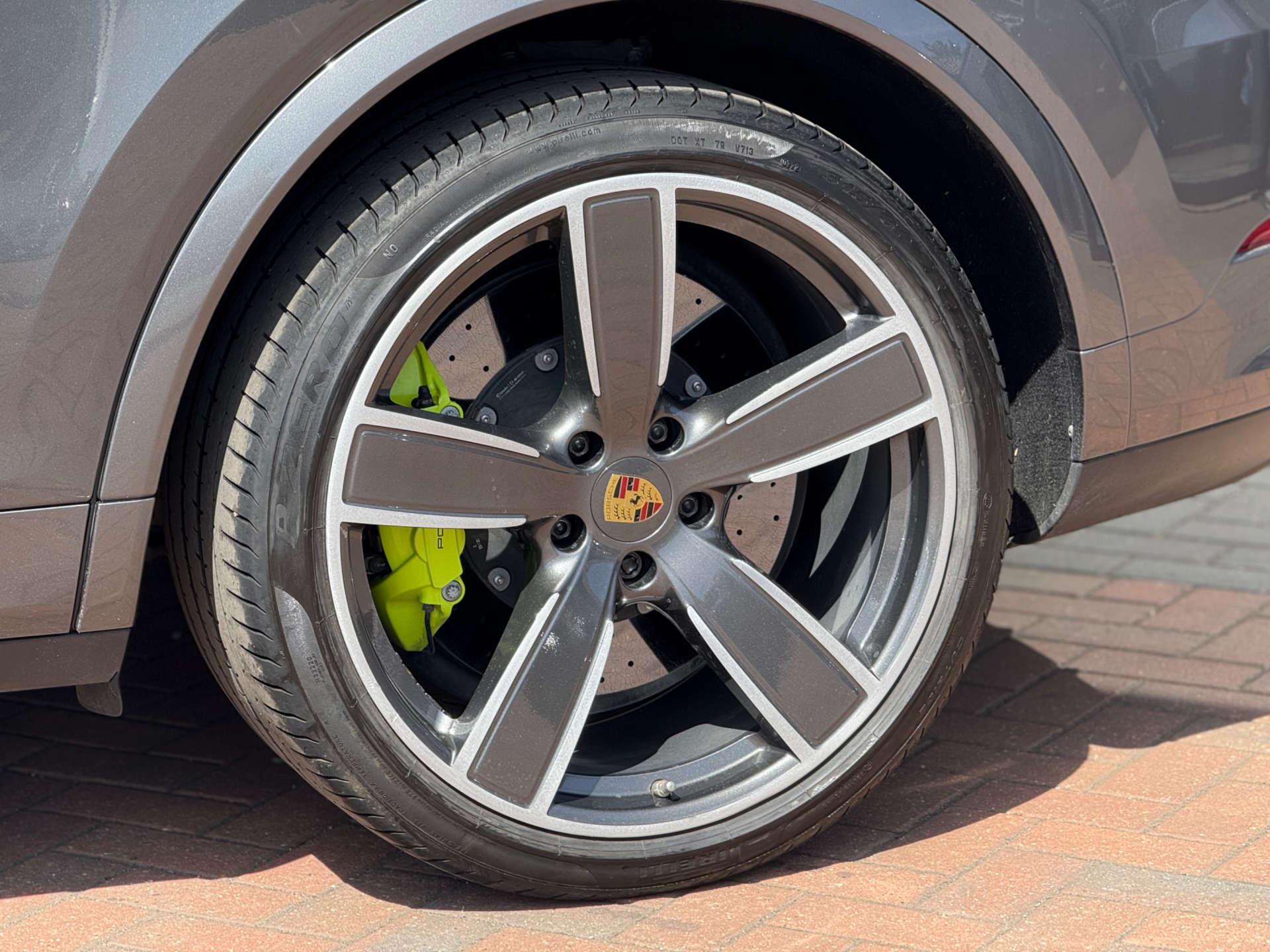 Porsche Cayenne view 8