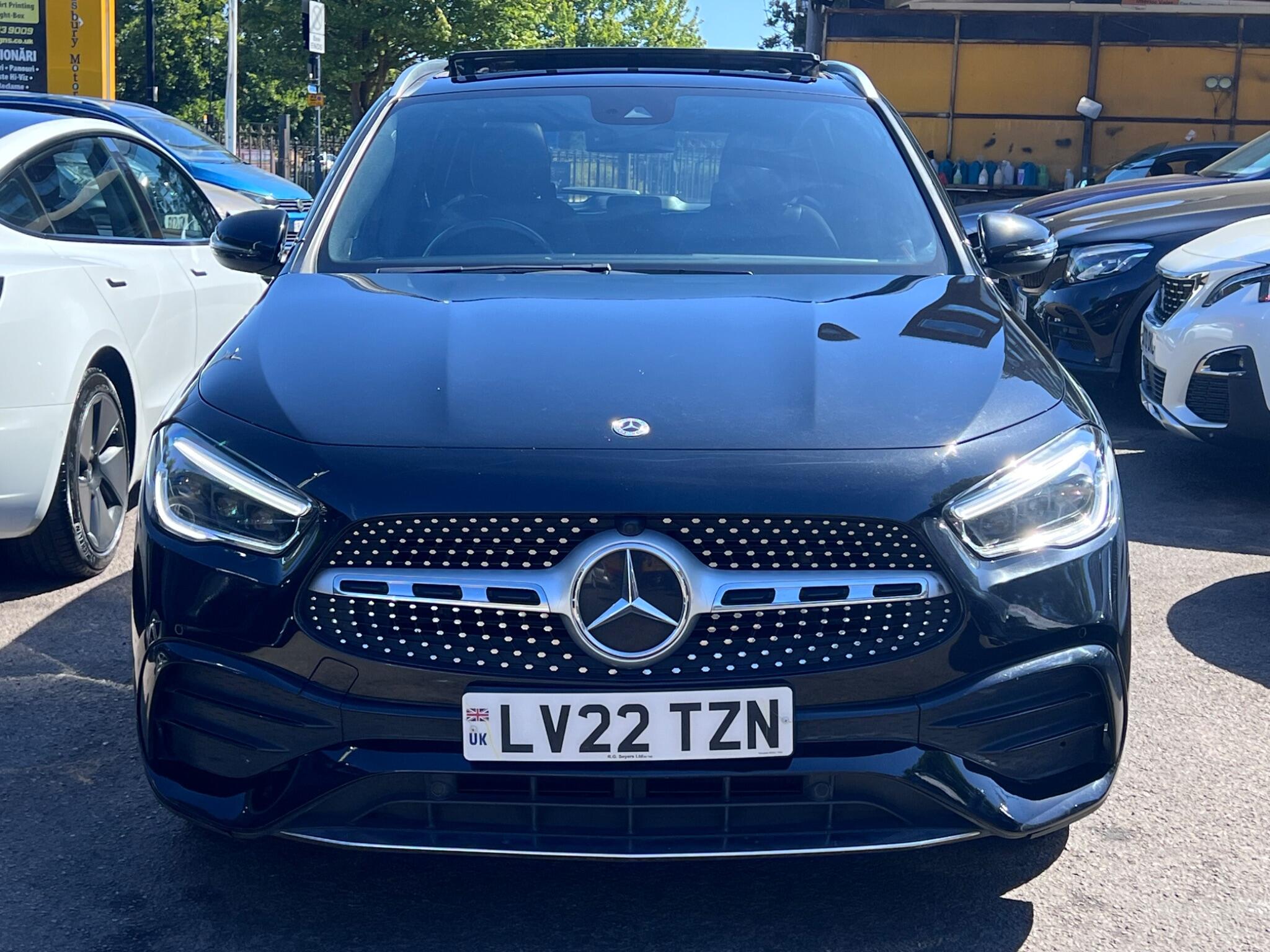 Mercedes-Benz Gla view 3