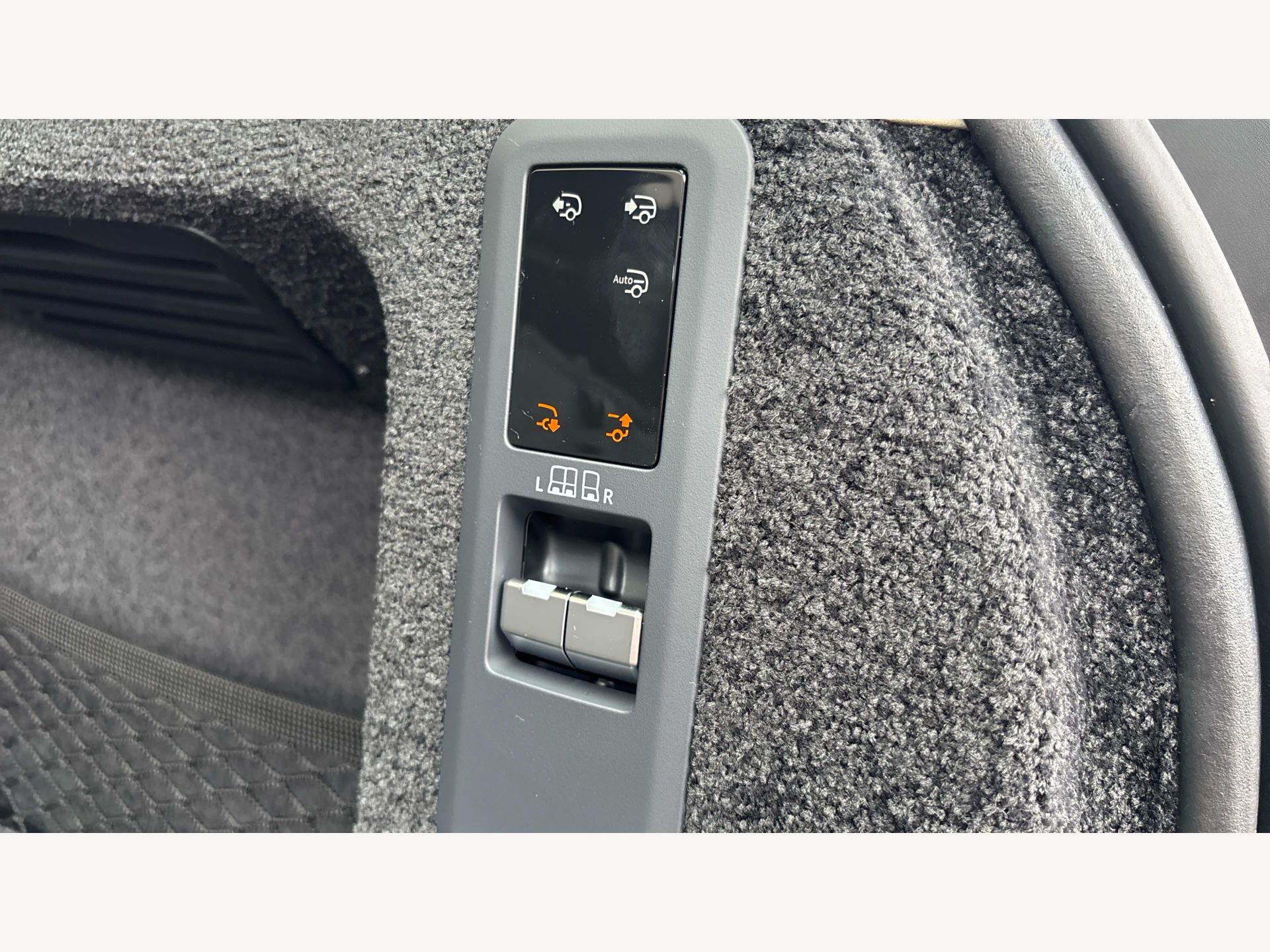 Land Rover Range Rover view 26